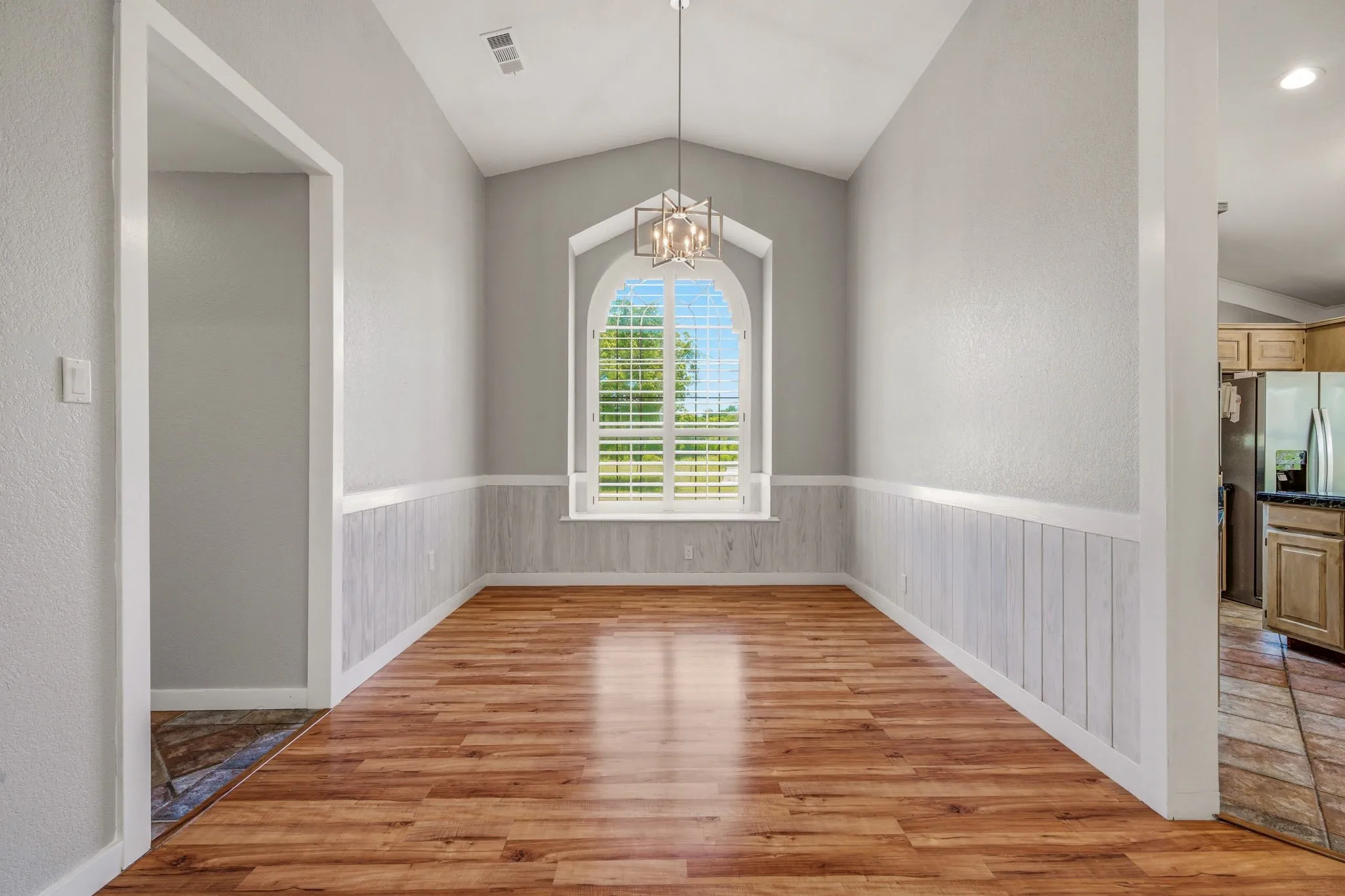 Single Family Residence For Sale in Hood County , 5500 Friendship Road, Tolar, Texas 76476, 3 Bedroom, 2 Bathroom, 2 Garage spaces, 1,859 Sqft, built in 1990, mls#21305806, Real Estate Agent in Tolar, Homes For Sale in Hood county, Homes For Sale in Tolar, Realtor in Tolar Texas, Real Estate Brokerage Independent Realty Texas, Luminita Cordes Realtor