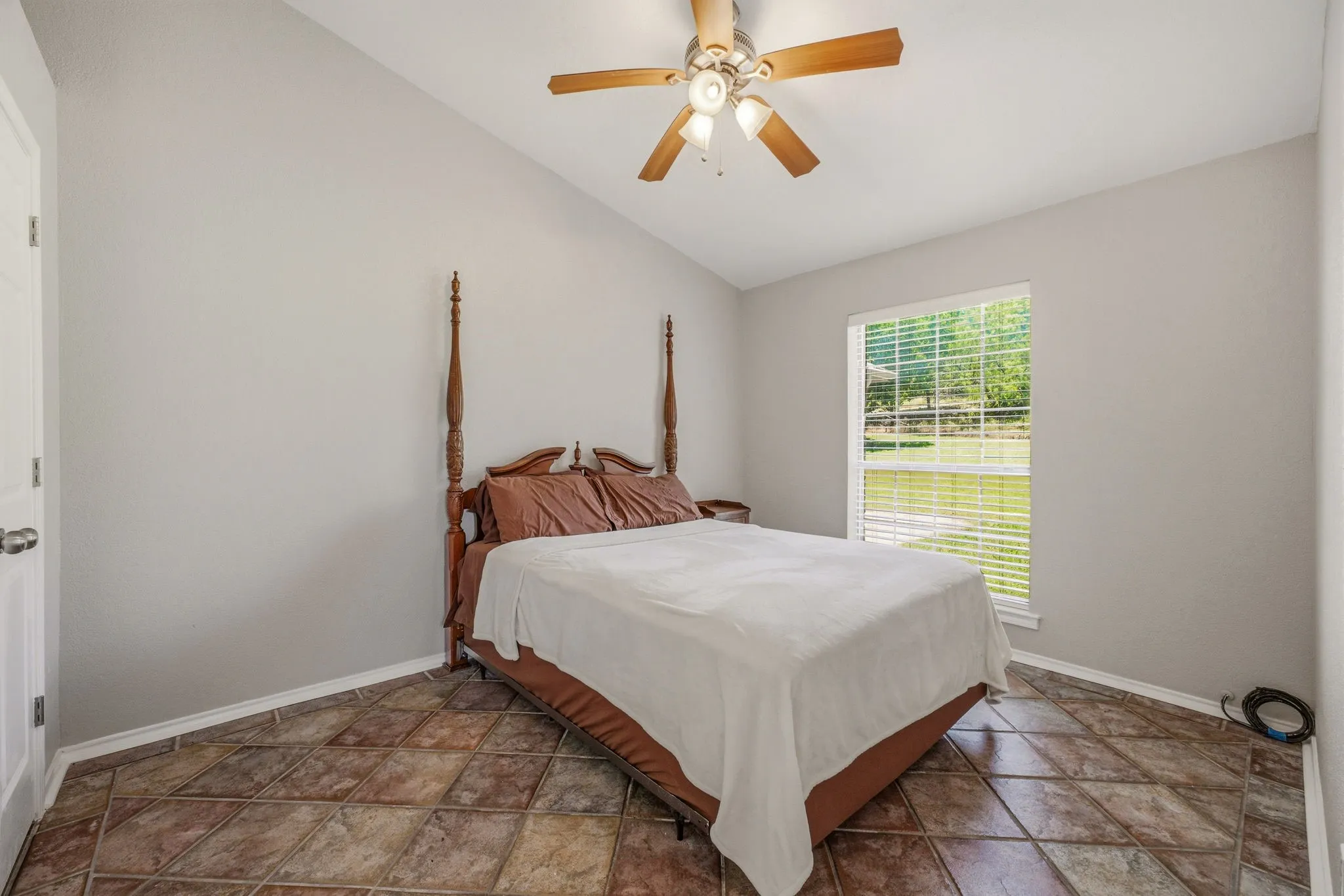 Single Family Residence For Sale in Hood County , 5500 Friendship Road, Tolar, Texas 76476, 3 Bedroom, 2 Bathroom, 2 Garage spaces, 1,859 Sqft, built in 1990, mls#21305806, Real Estate Agent in Tolar, Homes For Sale in Hood county, Homes For Sale in Tolar, Realtor in Tolar Texas, Real Estate Brokerage Independent Realty Texas, Luminita Cordes Realtor