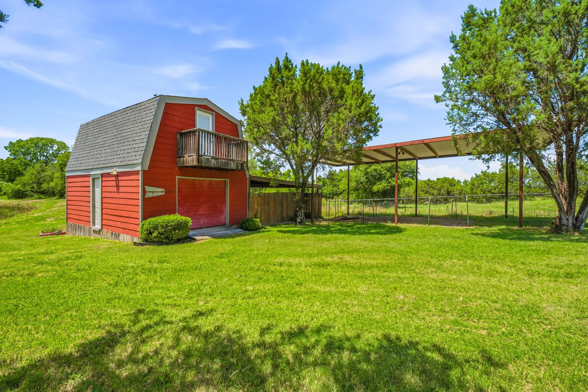 Single Family Residence For Sale in Hood County , 5500 Friendship Road, Tolar, Texas 76476, 3 Bedroom, 2 Bathroom, 2 Garage spaces, 1,859 Sqft, built in 1990, mls#21305806, Real Estate Agent in Tolar, Homes For Sale in Hood county, Homes For Sale in Tolar, Realtor in Tolar Texas, Real Estate Brokerage Independent Realty Texas, Luminita Cordes Realtor