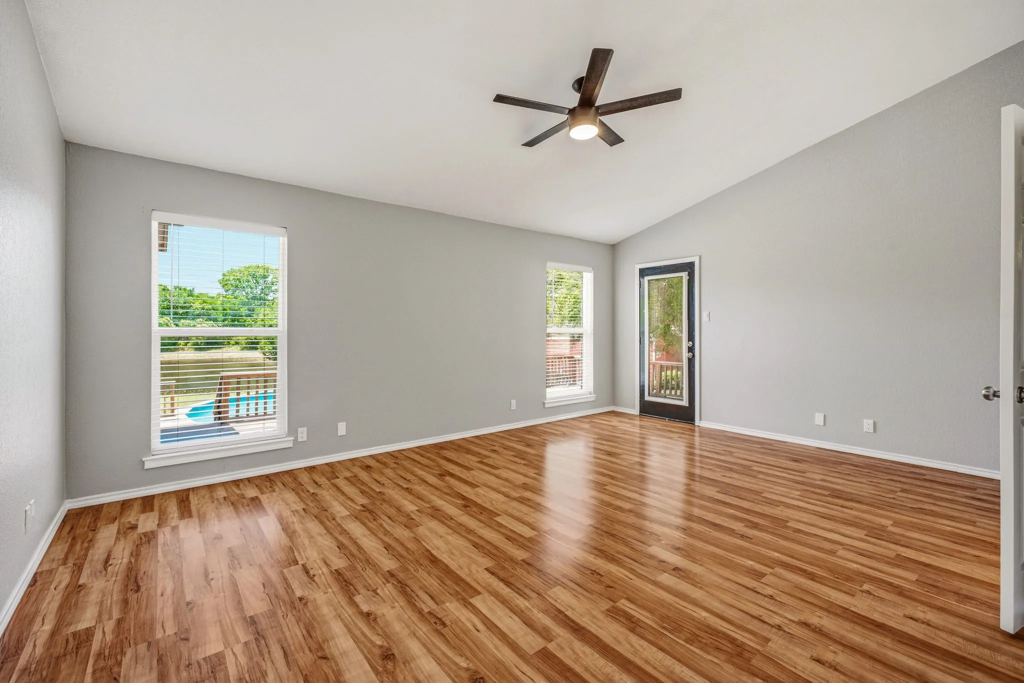 Single Family Residence For Sale in Hood County , 5500 Friendship Road, Tolar, Texas 76476, 3 Bedroom, 2 Bathroom, 2 Garage spaces, 1,859 Sqft, built in 1990, mls#21305806, Real Estate Agent in Tolar, Homes For Sale in Hood county, Homes For Sale in Tolar, Realtor in Tolar Texas, Real Estate Brokerage Independent Realty Texas, Luminita Cordes Realtor