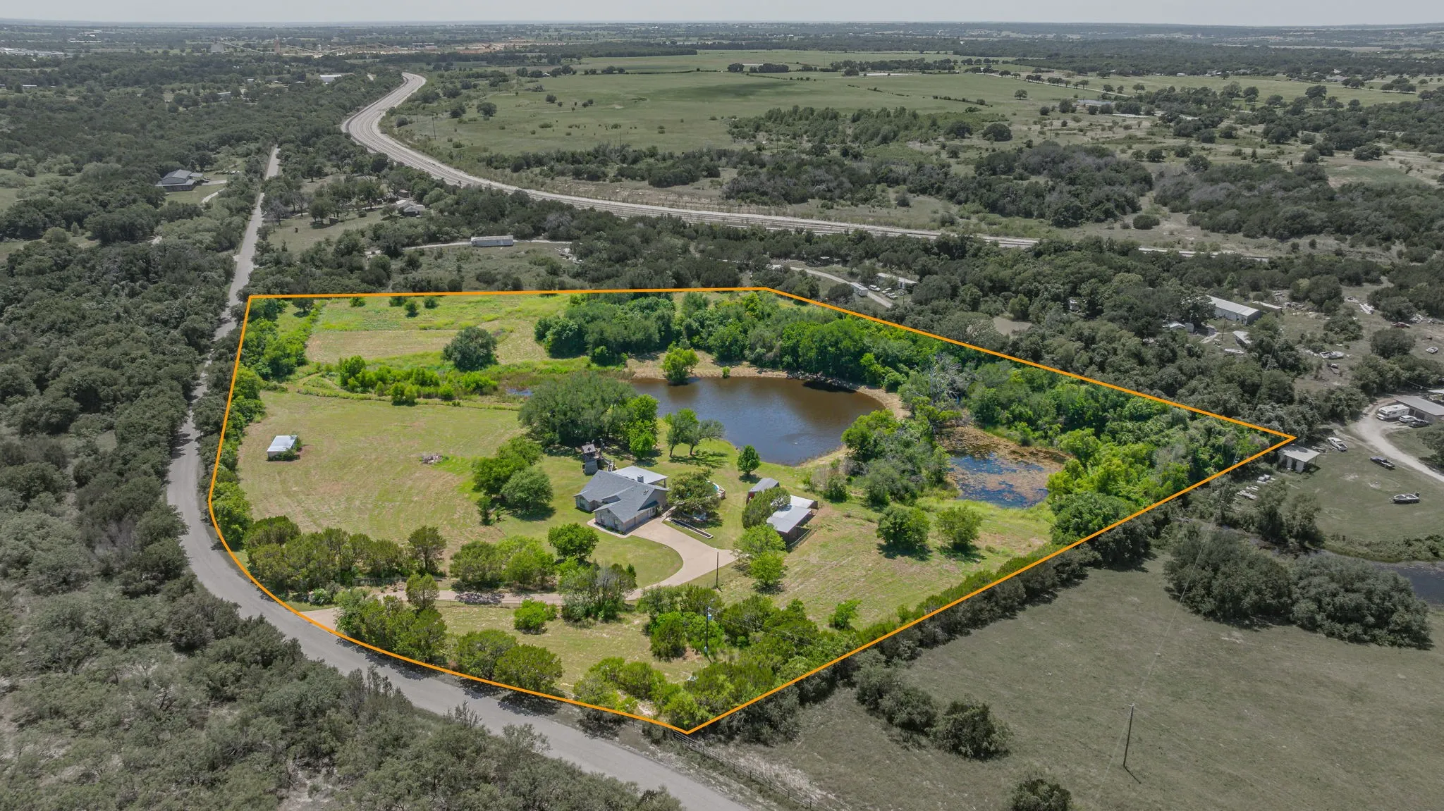Single Family Residence For Sale in Hood County , 5500 Friendship Road, Tolar, Texas 76476, 3 Bedroom, 2 Bathroom, 2 Garage spaces, 1,859 Sqft, built in 1990, mls#21305806, Real Estate Agent in Tolar, Homes For Sale in Hood county, Homes For Sale in Tolar, Realtor in Tolar Texas, Real Estate Brokerage Independent Realty Texas, Luminita Cordes Realtor