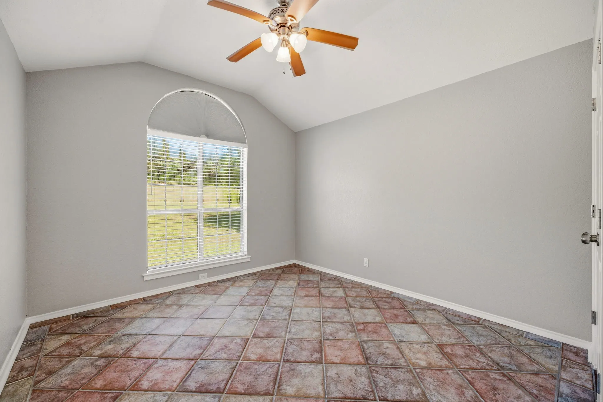 Single Family Residence For Sale in Hood County , 5500 Friendship Road, Tolar, Texas 76476, 3 Bedroom, 2 Bathroom, 2 Garage spaces, 1,859 Sqft, built in 1990, mls#21305806, Real Estate Agent in Tolar, Homes For Sale in Hood county, Homes For Sale in Tolar, Realtor in Tolar Texas, Real Estate Brokerage Independent Realty Texas, Luminita Cordes Realtor