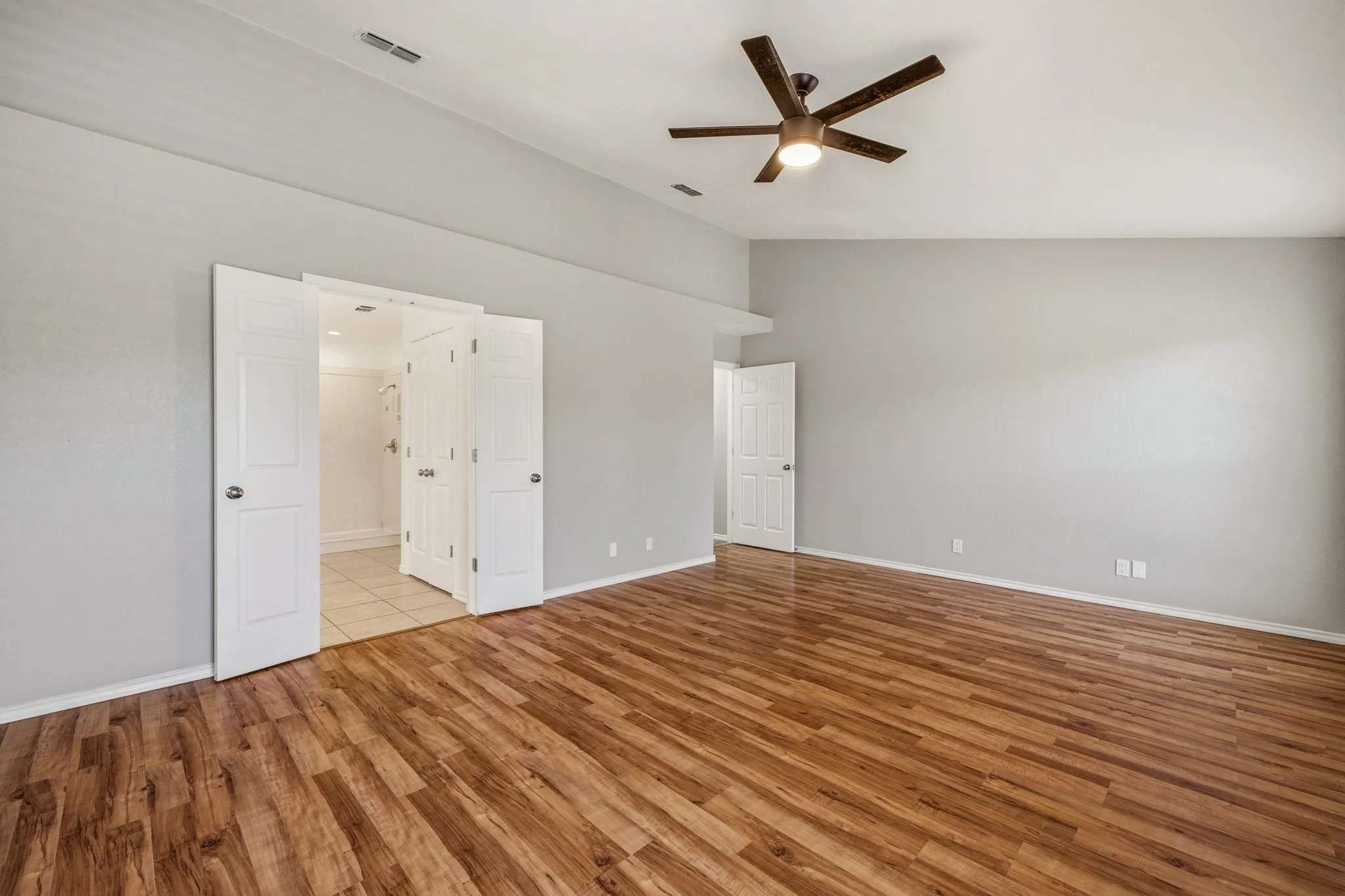 Single Family Residence For Sale in Hood County , 5500 Friendship Road, Tolar, Texas 76476, 3 Bedroom, 2 Bathroom, 2 Garage spaces, 1,859 Sqft, built in 1990, mls#21305806, Real Estate Agent in Tolar, Homes For Sale in Hood county, Homes For Sale in Tolar, Realtor in Tolar Texas, Real Estate Brokerage Independent Realty Texas, Luminita Cordes Realtor