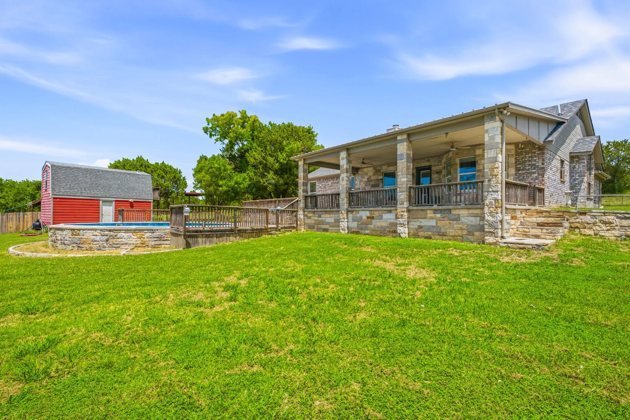Single Family Residence For Sale in Hood County , 5500 Friendship Road, Tolar, Texas 76476, 3 Bedroom, 2 Bathroom, 2 Garage spaces, 1,859 Sqft, built in 1990, mls#21305806, Real Estate Agent in Tolar, Homes For Sale in Hood county, Homes For Sale in Tolar, Realtor in Tolar Texas, Real Estate Brokerage Independent Realty Texas, Luminita Cordes Realtor