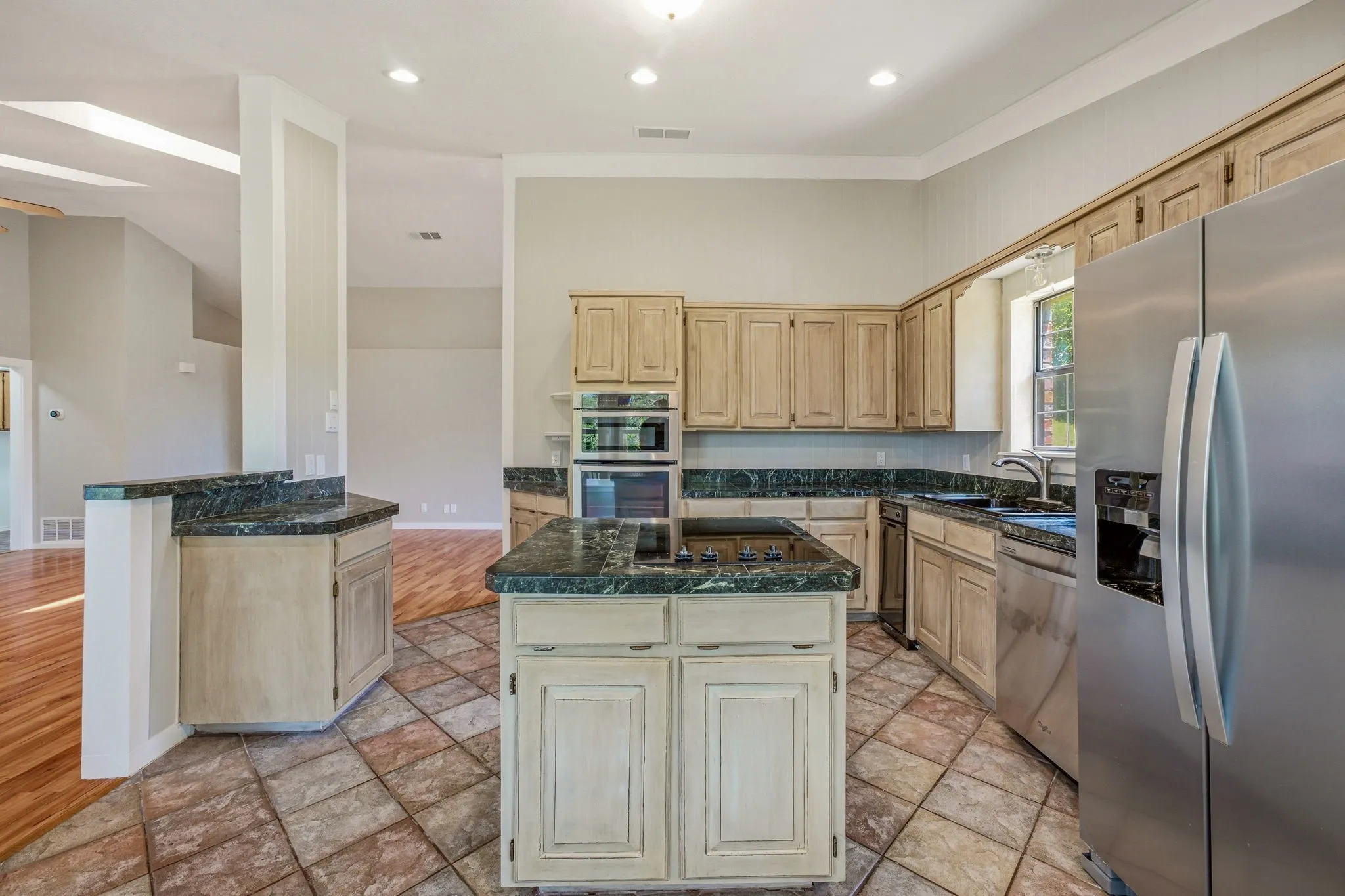 Single Family Residence For Sale in Hood County , 5500 Friendship Road, Tolar, Texas 76476, 3 Bedroom, 2 Bathroom, 2 Garage spaces, 1,859 Sqft, built in 1990, mls#21305806, Real Estate Agent in Tolar, Homes For Sale in Hood county, Homes For Sale in Tolar, Realtor in Tolar Texas, Real Estate Brokerage Independent Realty Texas, Luminita Cordes Realtor