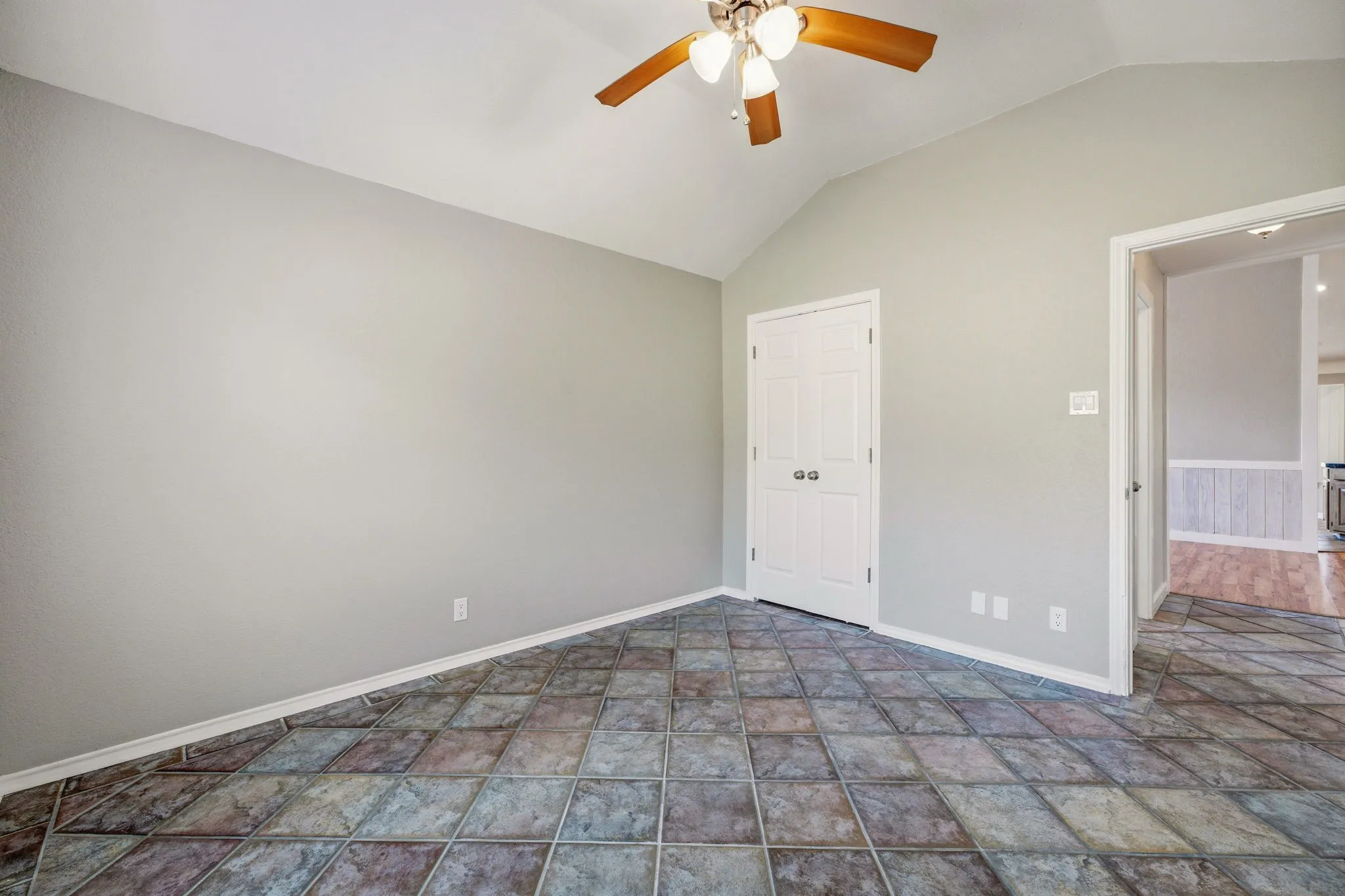 Single Family Residence For Sale in Hood County , 5500 Friendship Road, Tolar, Texas 76476, 3 Bedroom, 2 Bathroom, 2 Garage spaces, 1,859 Sqft, built in 1990, mls#21305806, Real Estate Agent in Tolar, Homes For Sale in Hood county, Homes For Sale in Tolar, Realtor in Tolar Texas, Real Estate Brokerage Independent Realty Texas, Luminita Cordes Realtor