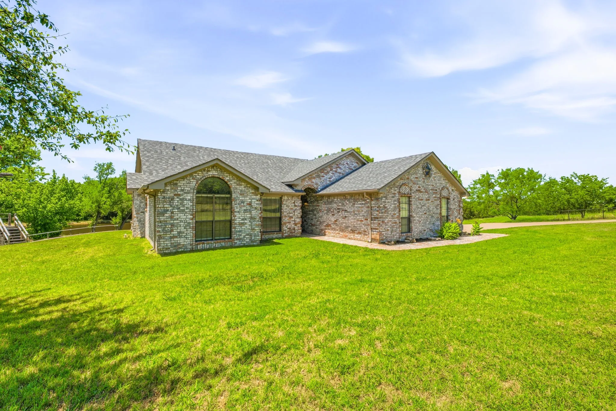 Single Family Residence For Sale in Hood County , 5500 Friendship Road, Tolar, Texas 76476, 3 Bedroom, 2 Bathroom, 2 Garage spaces, 1,859 Sqft, built in 1990, mls#21305806, Real Estate Agent in Tolar, Homes For Sale in Hood county, Homes For Sale in Tolar, Realtor in Tolar Texas, Real Estate Brokerage Independent Realty Texas, Luminita Cordes Realtor
