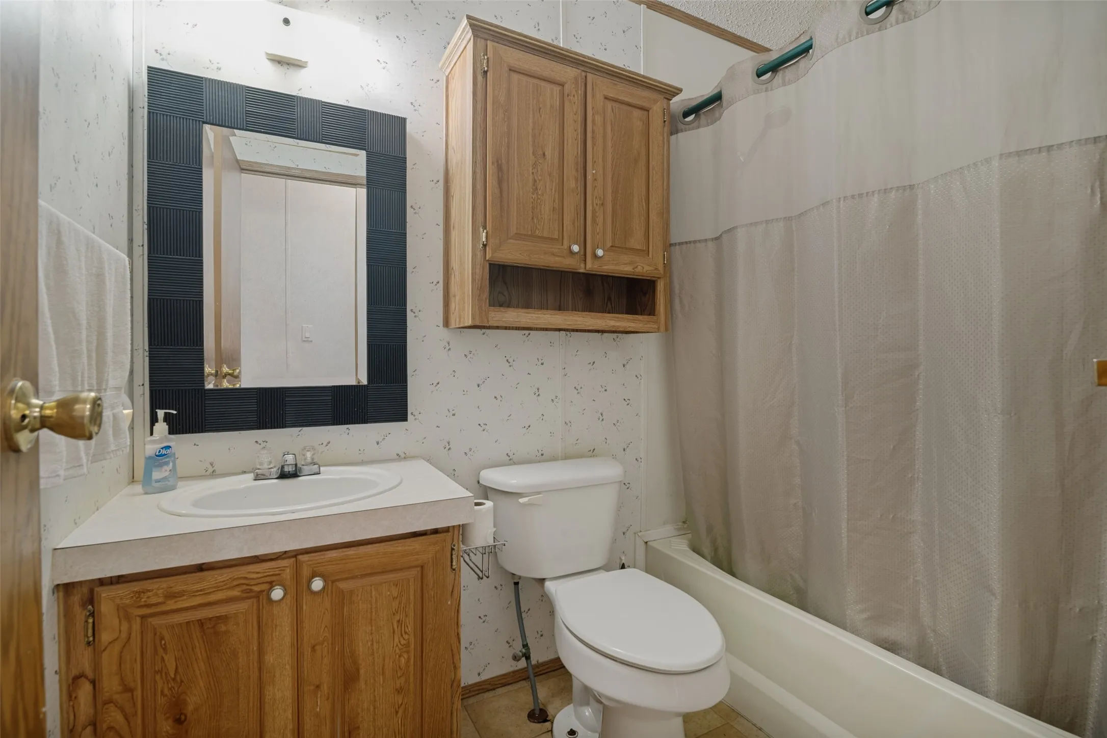 Manufactured Home For Sale in Rains County , 130 Meadowview Lane, Point, Texas 75472, 3 Bedroom, 2 Bathroom, Garage spaces, 1,680 Sqft, built in 1995, mls#21301253, Real Estate Agent in Point, Homes For Sale in Rains county, Homes For Sale in Point, Realtor in Point Texas, Real Estate Brokerage Independent Realty Texas, Luminita Cordes Realtor