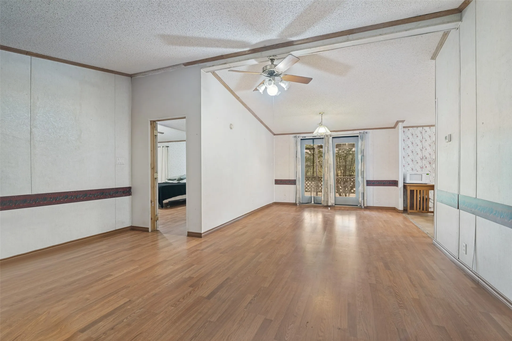 Manufactured Home For Sale in Rains County , 130 Meadowview Lane, Point, Texas 75472, 3 Bedroom, 2 Bathroom, Garage spaces, 1,680 Sqft, built in 1995, mls#21301253, Real Estate Agent in Point, Homes For Sale in Rains county, Homes For Sale in Point, Realtor in Point Texas, Real Estate Brokerage Independent Realty Texas, Luminita Cordes Realtor
