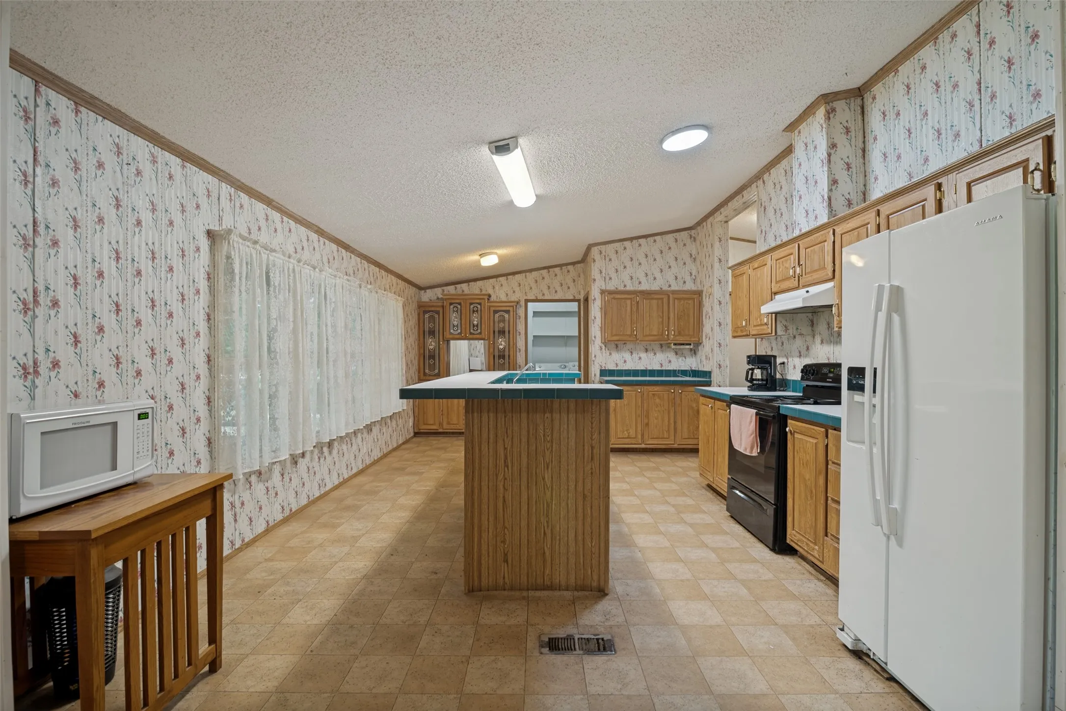 Manufactured Home For Sale in Rains County , 130 Meadowview Lane, Point, Texas 75472, 3 Bedroom, 2 Bathroom, Garage spaces, 1,680 Sqft, built in 1995, mls#21301253, Real Estate Agent in Point, Homes For Sale in Rains county, Homes For Sale in Point, Realtor in Point Texas, Real Estate Brokerage Independent Realty Texas, Luminita Cordes Realtor