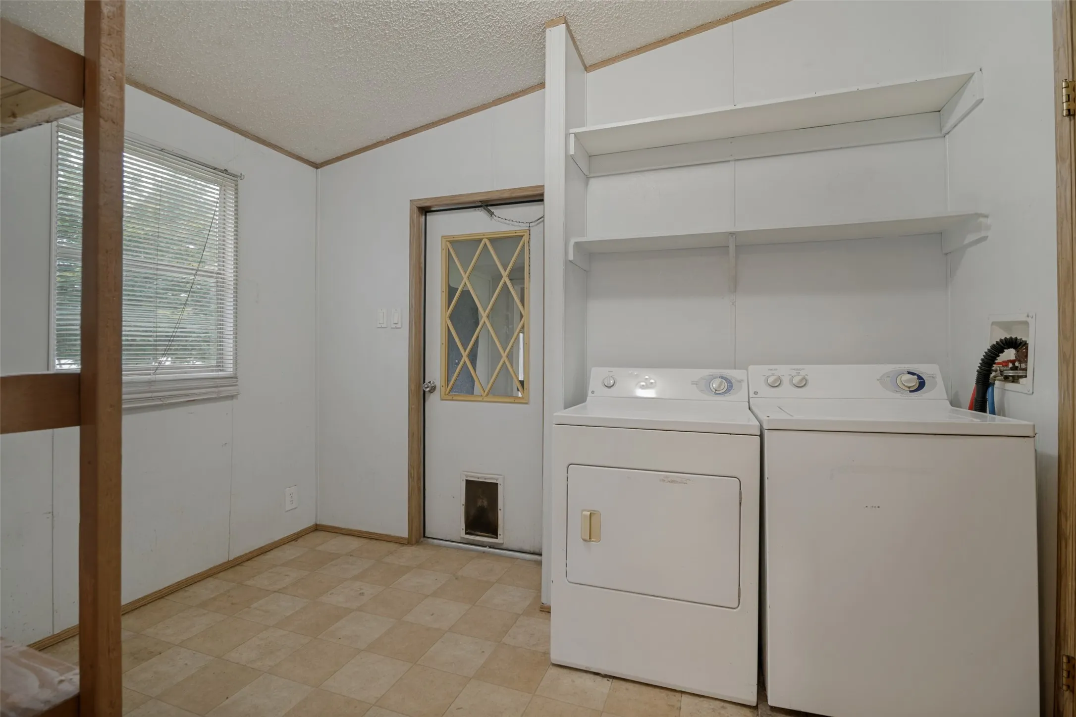 Manufactured Home For Sale in Rains County , 130 Meadowview Lane, Point, Texas 75472, 3 Bedroom, 2 Bathroom, Garage spaces, 1,680 Sqft, built in 1995, mls#21301253, Real Estate Agent in Point, Homes For Sale in Rains county, Homes For Sale in Point, Realtor in Point Texas, Real Estate Brokerage Independent Realty Texas, Luminita Cordes Realtor