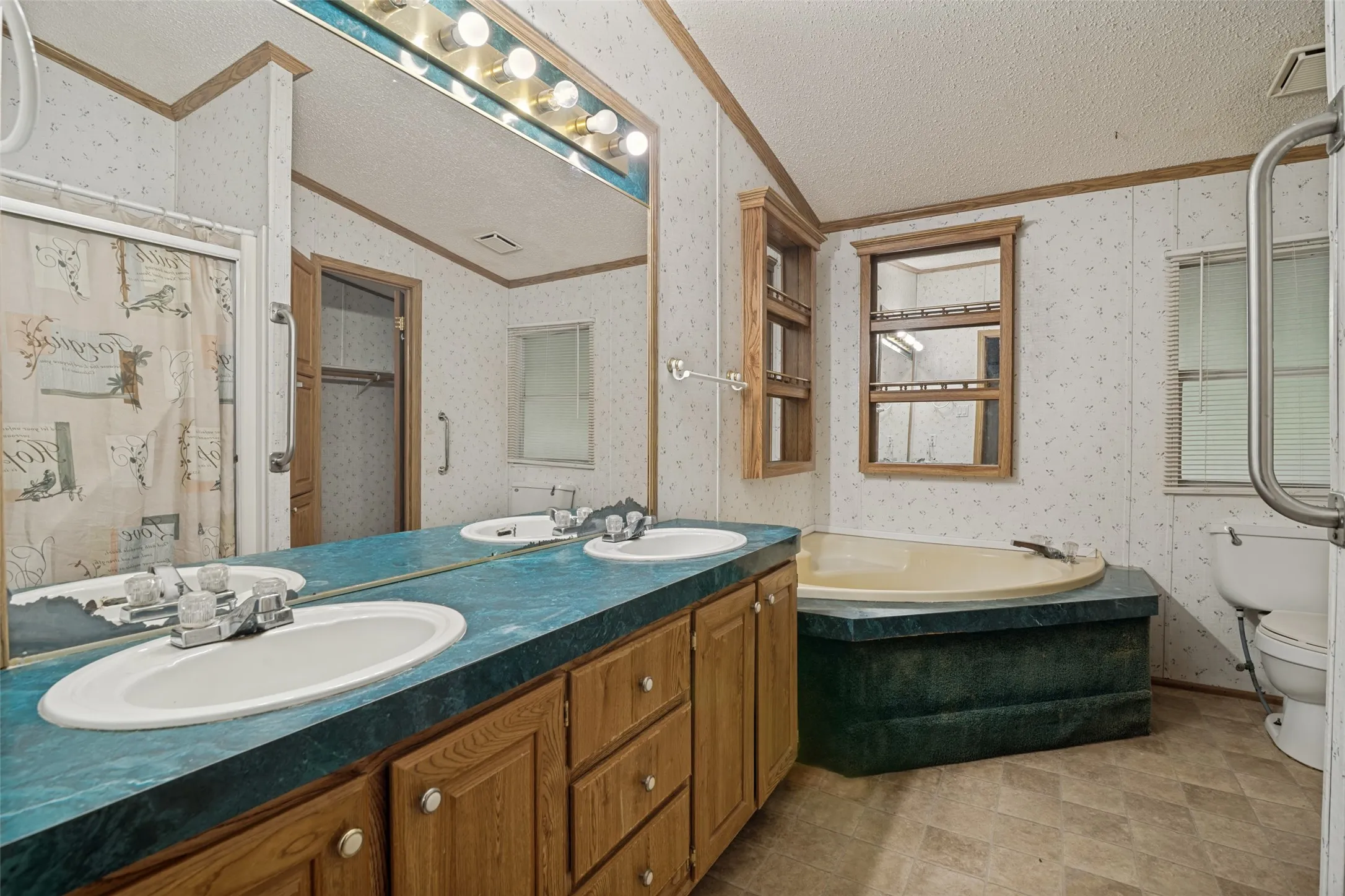 Manufactured Home For Sale in Rains County , 130 Meadowview Lane, Point, Texas 75472, 3 Bedroom, 2 Bathroom, Garage spaces, 1,680 Sqft, built in 1995, mls#21301253, Real Estate Agent in Point, Homes For Sale in Rains county, Homes For Sale in Point, Realtor in Point Texas, Real Estate Brokerage Independent Realty Texas, Luminita Cordes Realtor