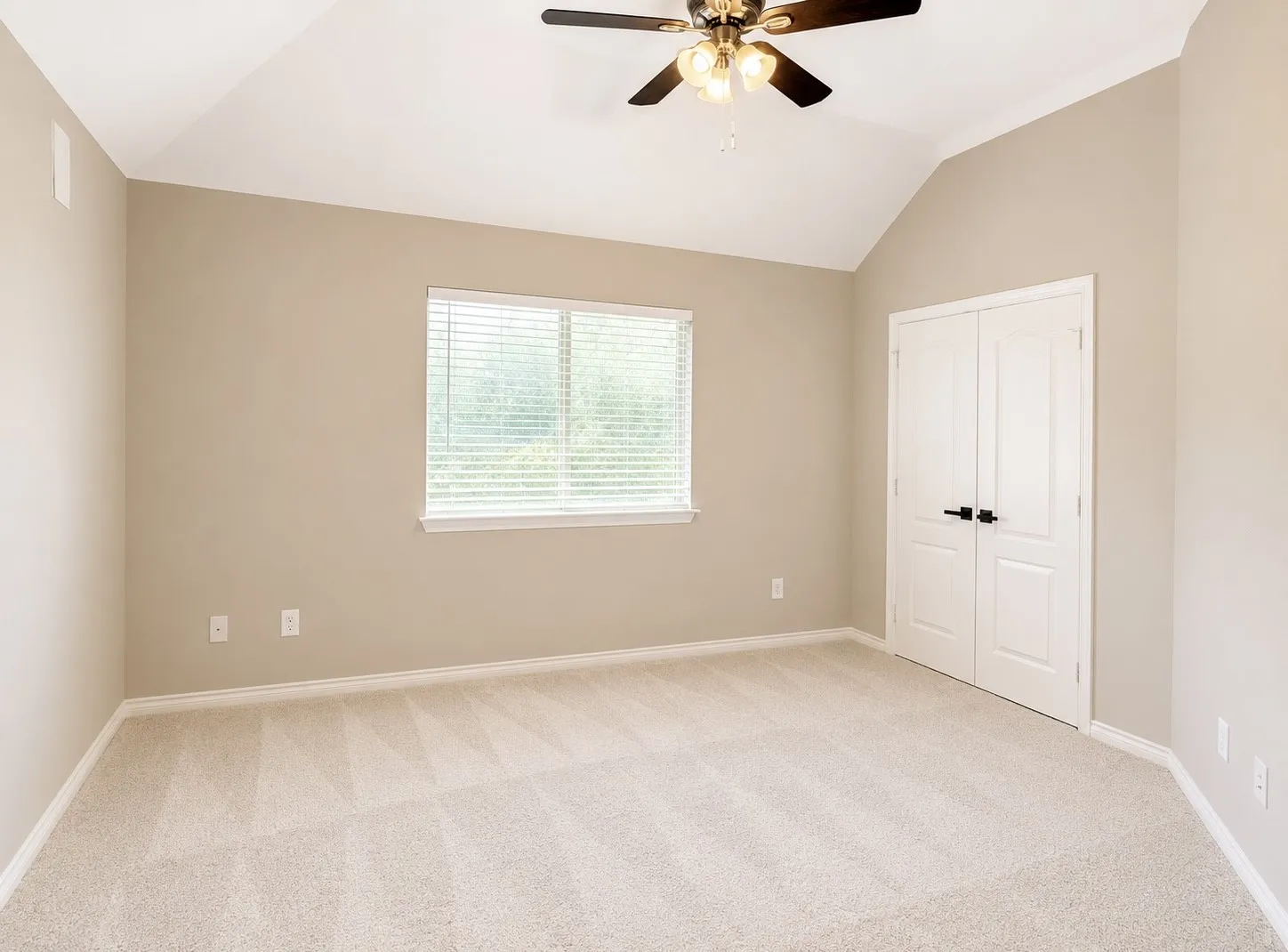 Single Family Residence For Sale in Collin County , 4692 Parnell Lane, Plano, Texas 75024, 3 Bedroom, 3 Bathroom, 3 Garage spaces, 2,256 Sqft, built in 1994, mls#21306323, Real Estate Agent in Plano, Homes For Sale in Collin county, Homes For Sale in Plano, Realtor in Plano Texas, Real Estate Brokerage Independent Realty Texas, Luminita Cordes Realtor