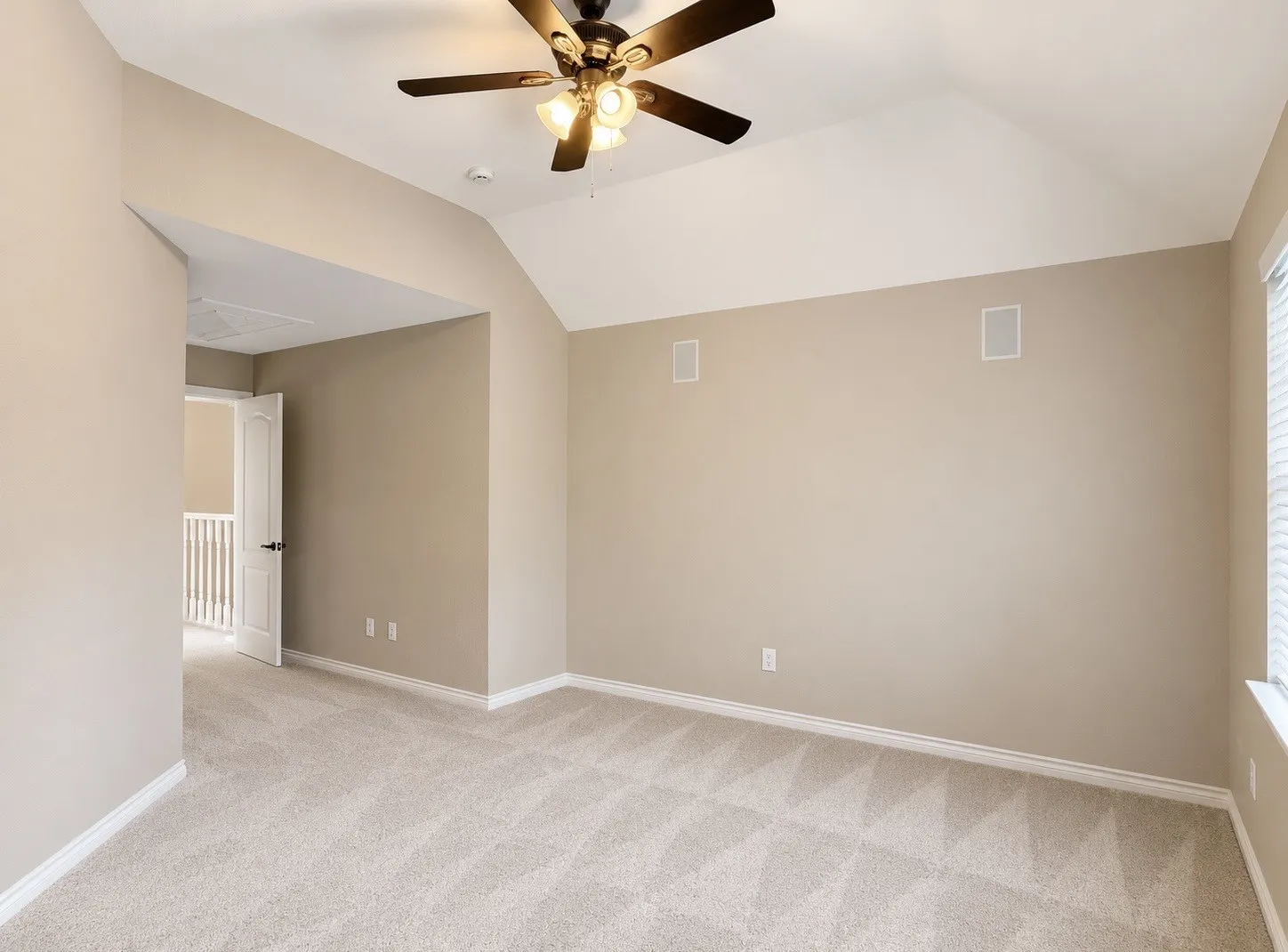 Single Family Residence For Sale in Collin County , 4692 Parnell Lane, Plano, Texas 75024, 3 Bedroom, 3 Bathroom, 3 Garage spaces, 2,256 Sqft, built in 1994, mls#21306323, Real Estate Agent in Plano, Homes For Sale in Collin county, Homes For Sale in Plano, Realtor in Plano Texas, Real Estate Brokerage Independent Realty Texas, Luminita Cordes Realtor