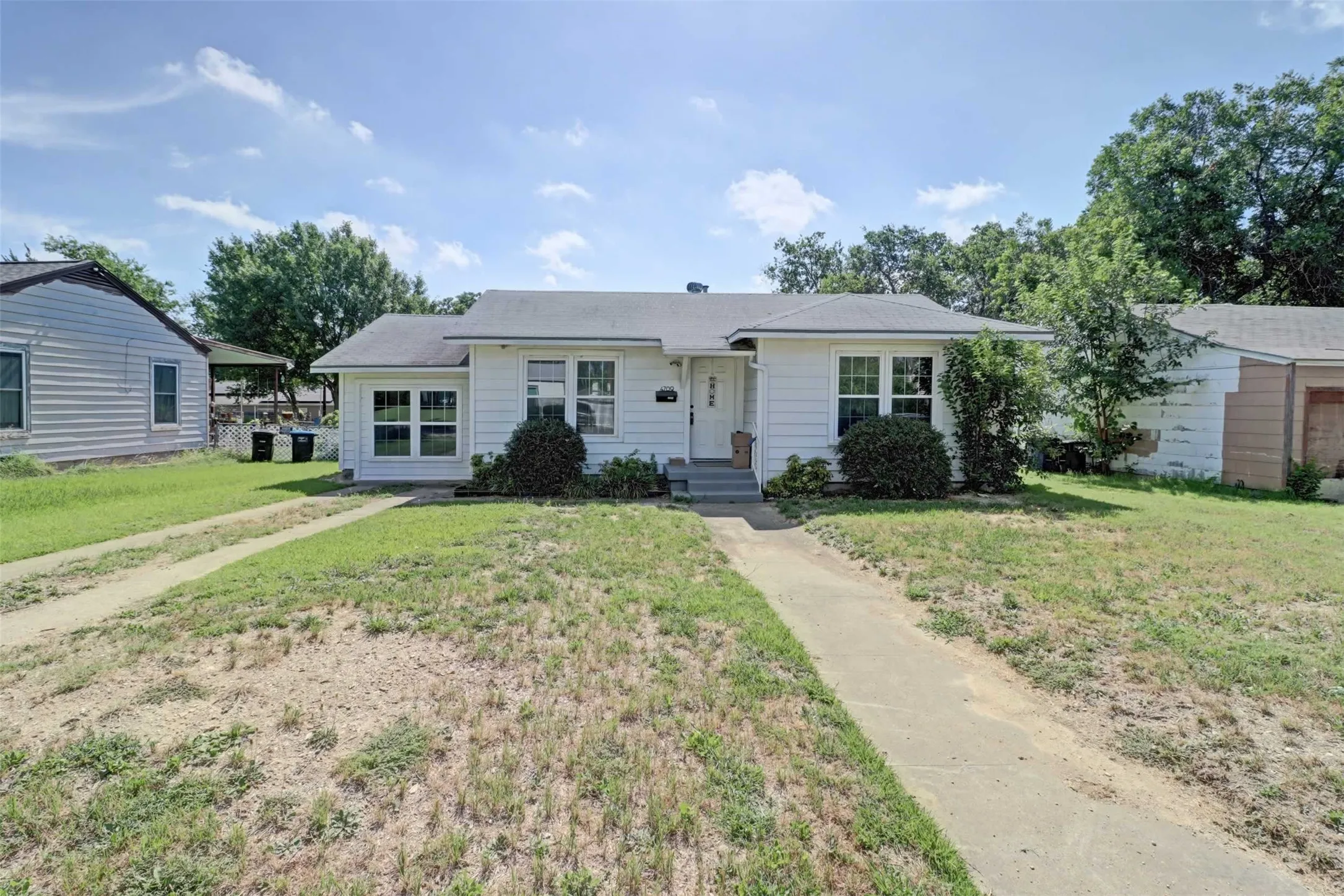 Single Family Residence For Sale in Tarrant County , 4709 Marks Place, Fort Worth, Texas 76116, 3 Bedroom, 1 Bathroom, Garage spaces, 1,011 Sqft, built in 1950, mls#21306276, Real Estate Agent in Fort Worth, Homes For Sale in Tarrant county, Homes For Sale in Fort Worth, Realtor in Fort Worth Texas, Real Estate Brokerage Independent Realty Texas, Luminita Cordes Realtor