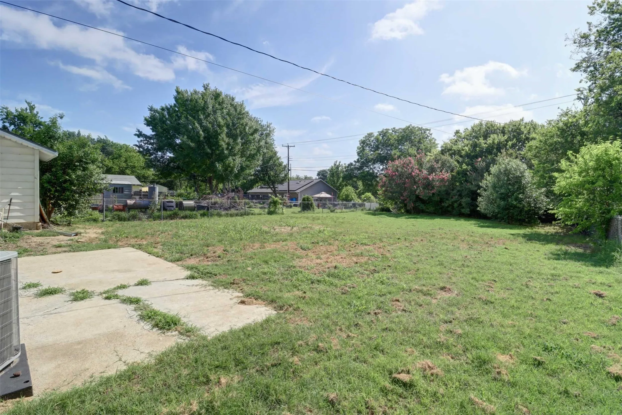 Single Family Residence For Sale in Tarrant County , 4709 Marks Place, Fort Worth, Texas 76116, 3 Bedroom, 1 Bathroom, Garage spaces, 1,011 Sqft, built in 1950, mls#21306276, Real Estate Agent in Fort Worth, Homes For Sale in Tarrant county, Homes For Sale in Fort Worth, Realtor in Fort Worth Texas, Real Estate Brokerage Independent Realty Texas, Luminita Cordes Realtor