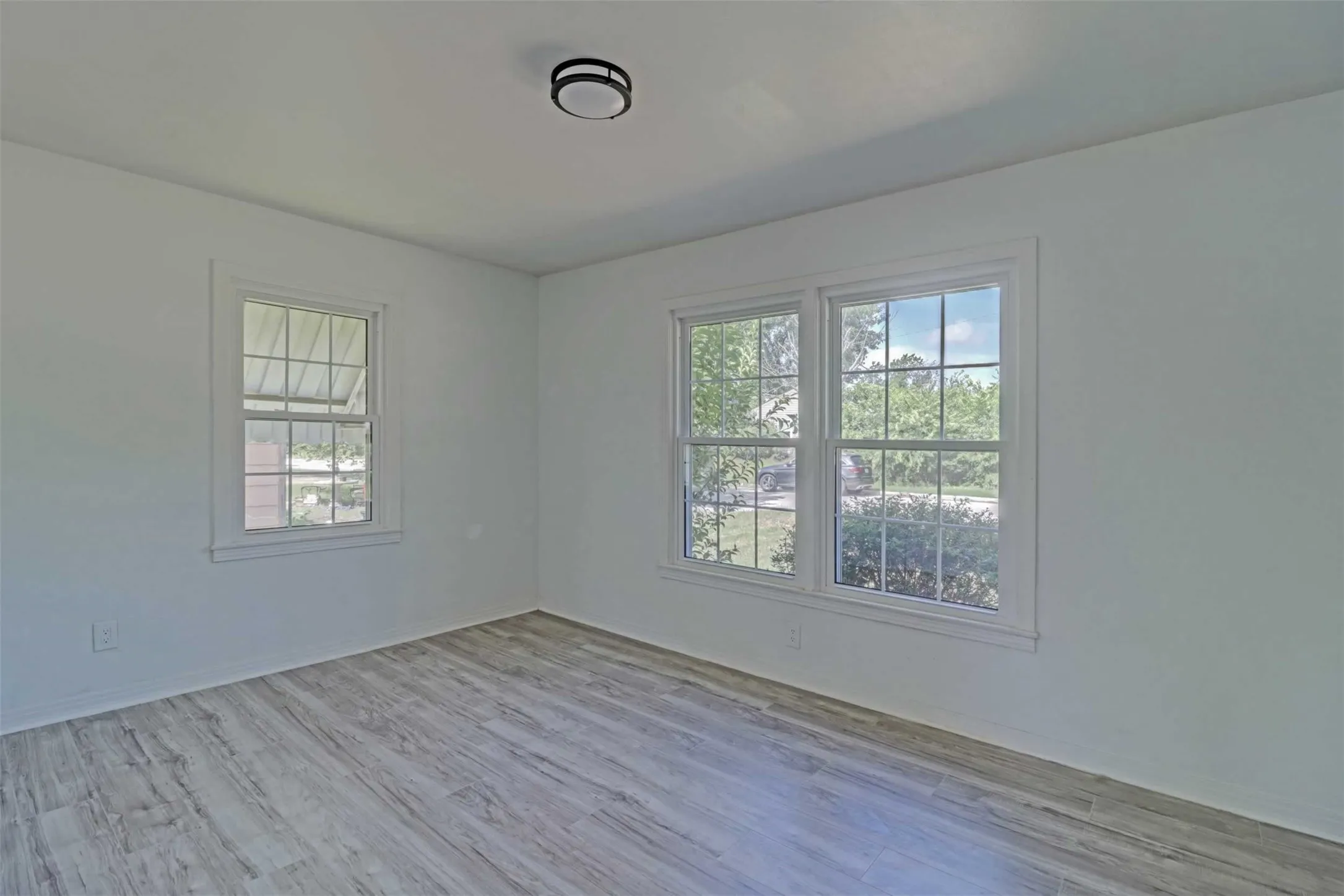 Single Family Residence For Sale in Tarrant County , 4709 Marks Place, Fort Worth, Texas 76116, 3 Bedroom, 1 Bathroom, Garage spaces, 1,011 Sqft, built in 1950, mls#21306276, Real Estate Agent in Fort Worth, Homes For Sale in Tarrant county, Homes For Sale in Fort Worth, Realtor in Fort Worth Texas, Real Estate Brokerage Independent Realty Texas, Luminita Cordes Realtor