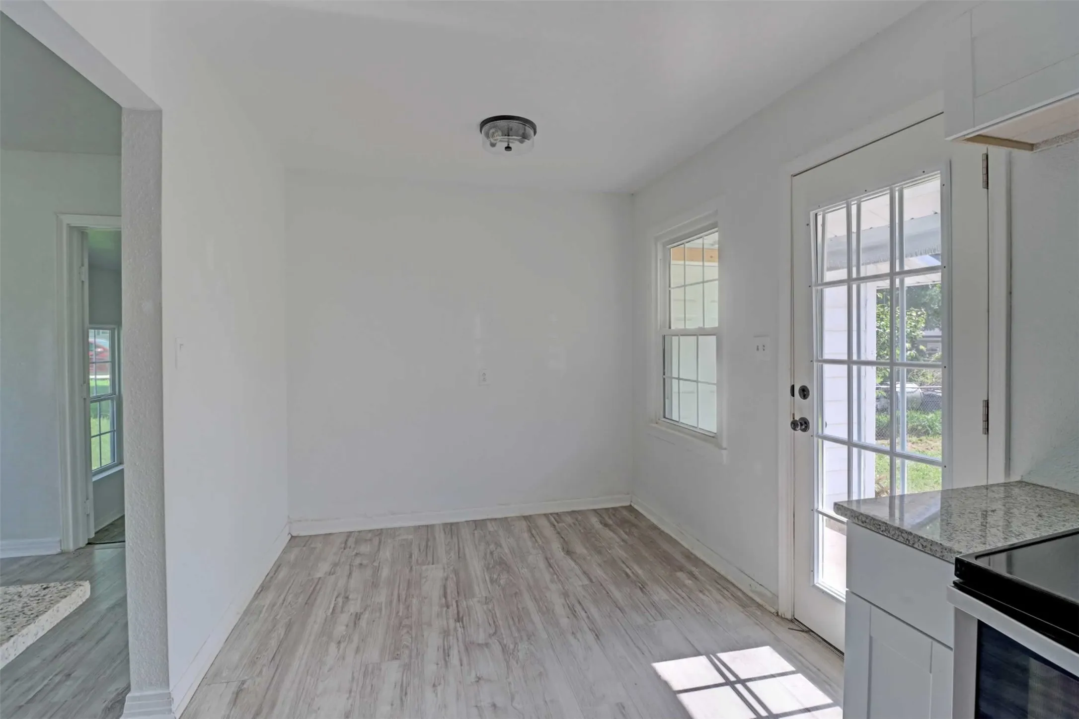 Single Family Residence For Sale in Tarrant County , 4709 Marks Place, Fort Worth, Texas 76116, 3 Bedroom, 1 Bathroom, Garage spaces, 1,011 Sqft, built in 1950, mls#21306276, Real Estate Agent in Fort Worth, Homes For Sale in Tarrant county, Homes For Sale in Fort Worth, Realtor in Fort Worth Texas, Real Estate Brokerage Independent Realty Texas, Luminita Cordes Realtor