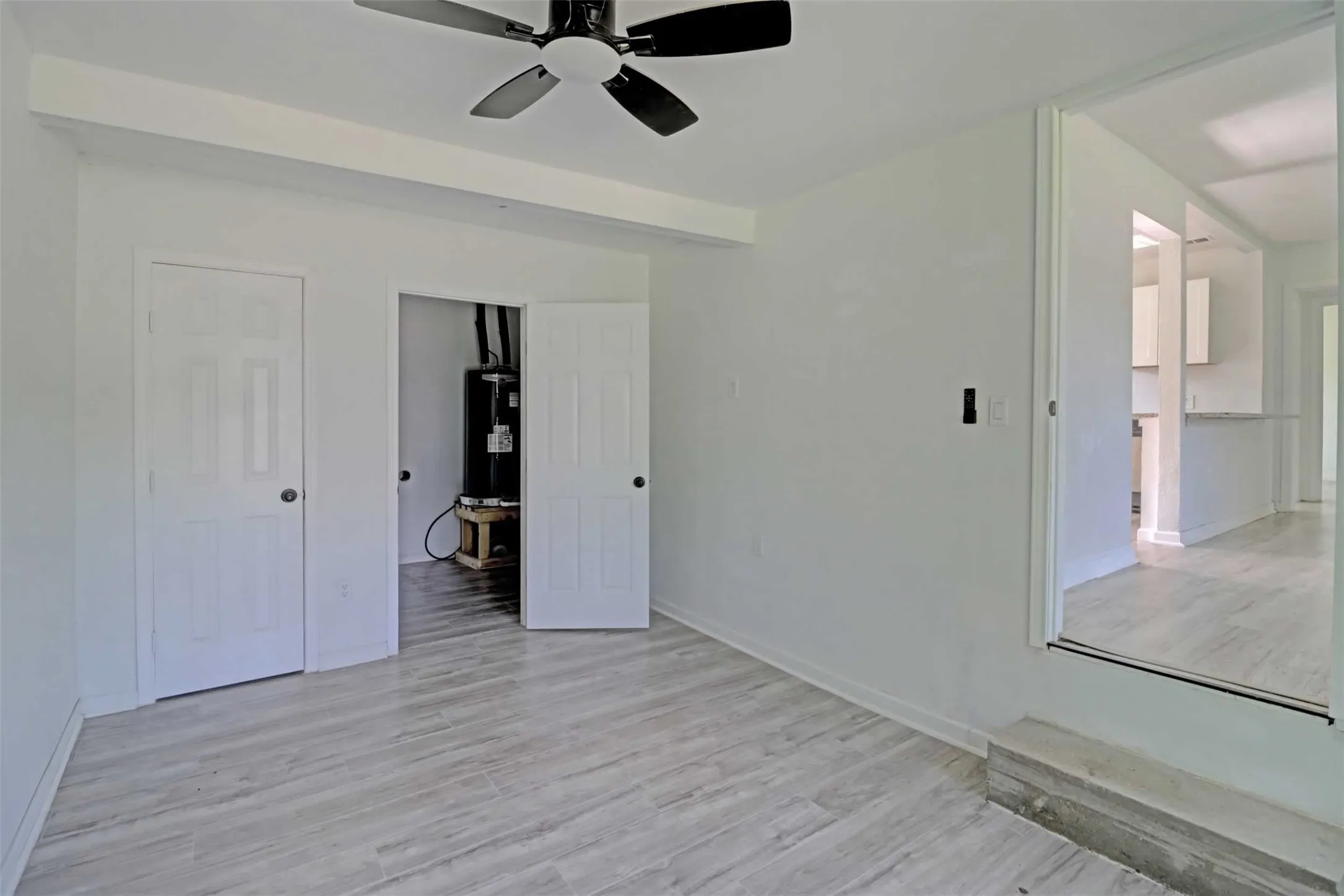 Single Family Residence For Sale in Tarrant County , 4709 Marks Place, Fort Worth, Texas 76116, 3 Bedroom, 1 Bathroom, Garage spaces, 1,011 Sqft, built in 1950, mls#21306276, Real Estate Agent in Fort Worth, Homes For Sale in Tarrant county, Homes For Sale in Fort Worth, Realtor in Fort Worth Texas, Real Estate Brokerage Independent Realty Texas, Luminita Cordes Realtor