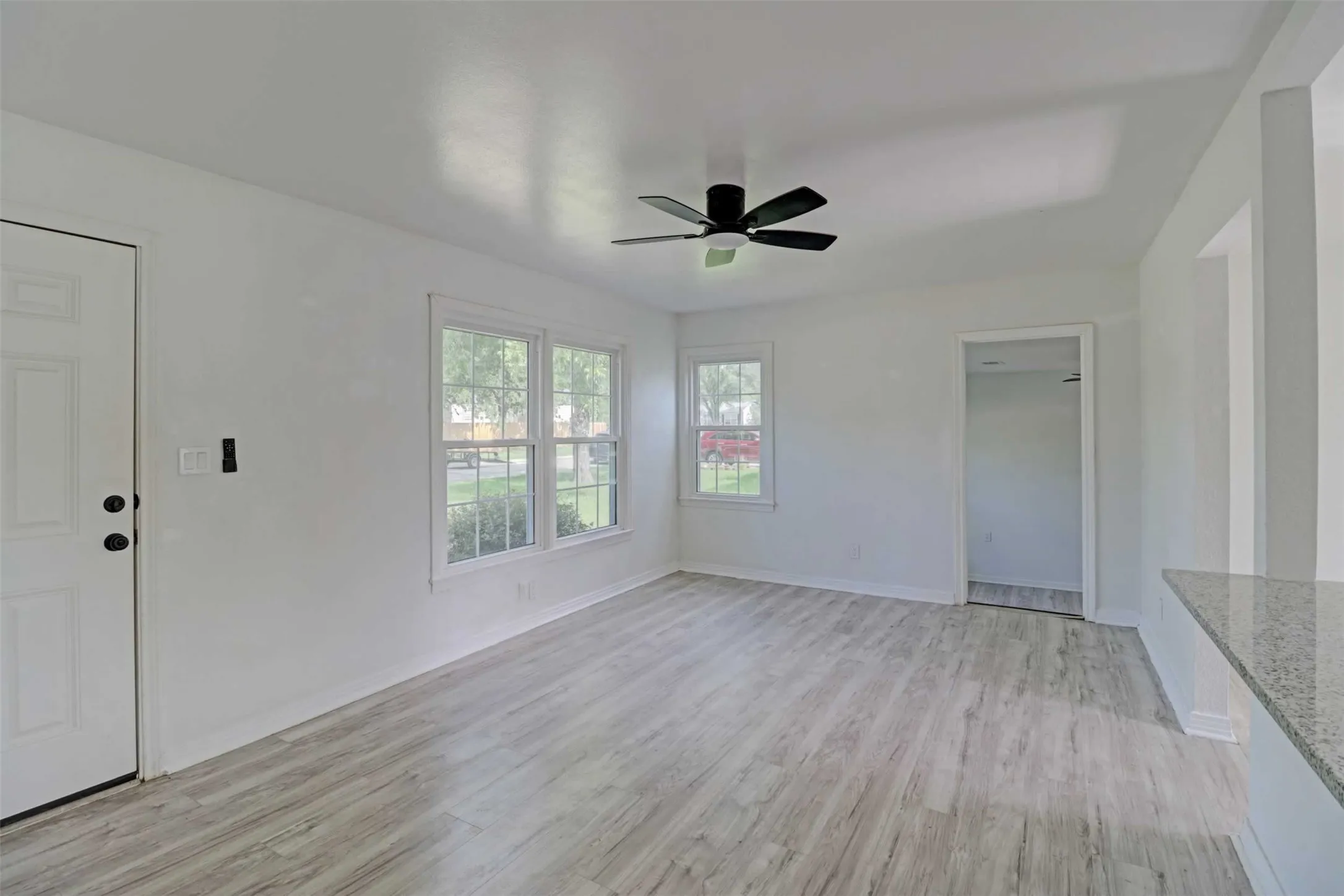 Single Family Residence For Sale in Tarrant County , 4709 Marks Place, Fort Worth, Texas 76116, 3 Bedroom, 1 Bathroom, Garage spaces, 1,011 Sqft, built in 1950, mls#21306276, Real Estate Agent in Fort Worth, Homes For Sale in Tarrant county, Homes For Sale in Fort Worth, Realtor in Fort Worth Texas, Real Estate Brokerage Independent Realty Texas, Luminita Cordes Realtor