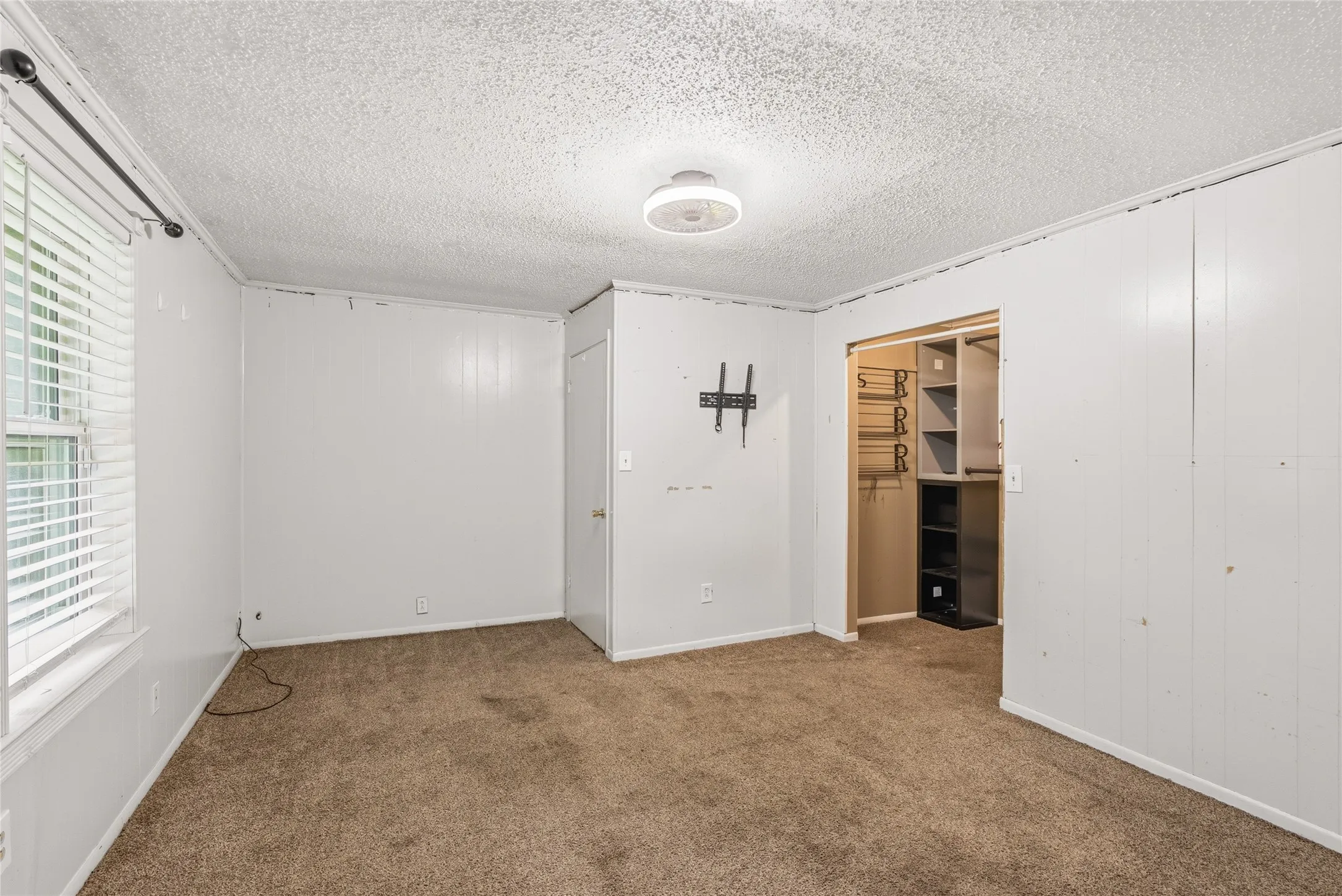 Single Family Residence For Sale in Johnson County , 2417 N County Road 810, Alvarado, Texas 76009, 5 Bedroom, 3 Bathroom, 2 Garage spaces, 3,619 Sqft, built in 1972, mls#21306319, Real Estate Agent in Alvarado, Homes For Sale in Johnson county, Homes For Sale in Alvarado, Realtor in Alvarado Texas, Real Estate Brokerage Independent Realty Texas, Luminita Cordes Realtor