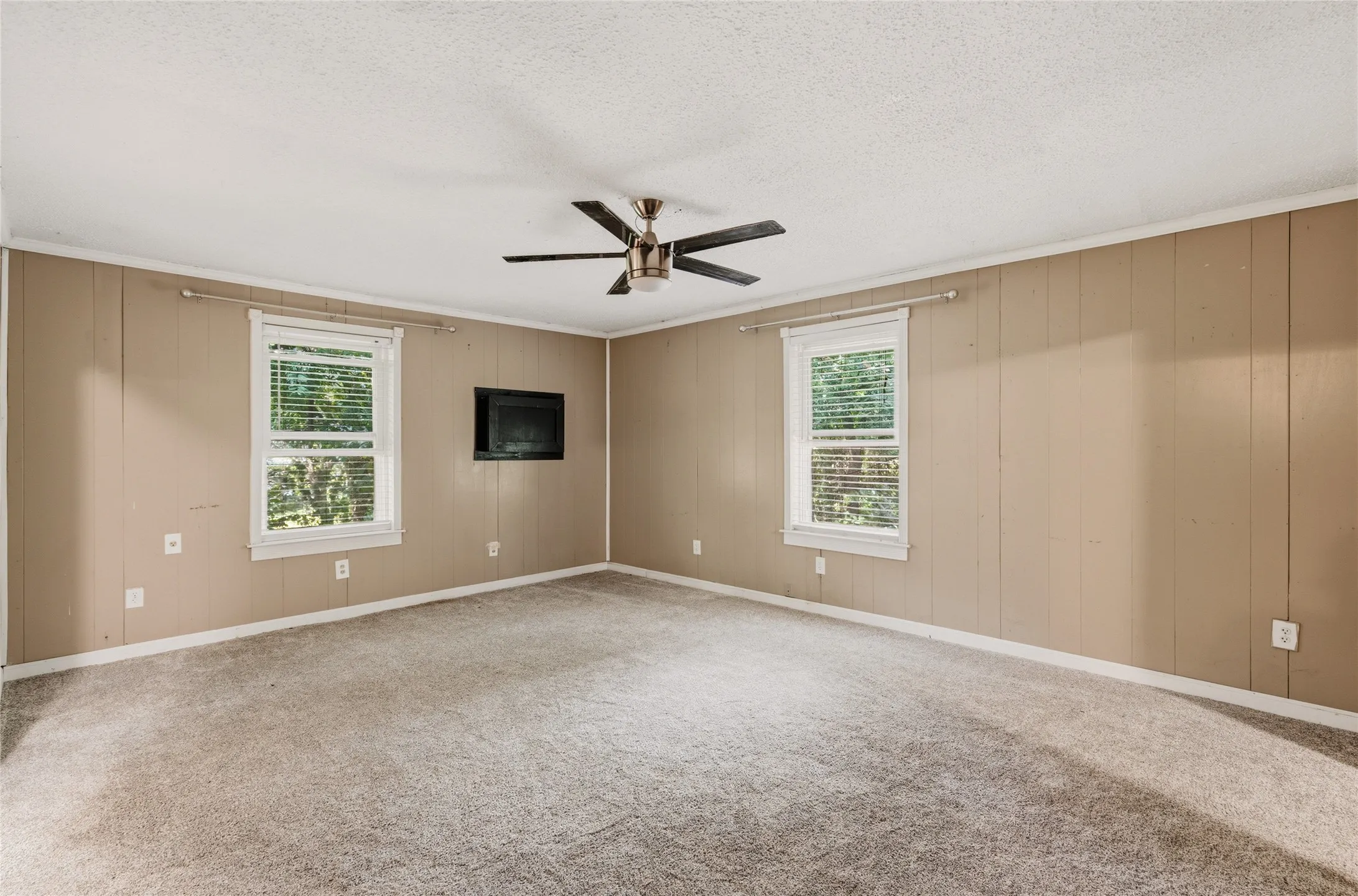 Single Family Residence For Sale in Johnson County , 2417 N County Road 810, Alvarado, Texas 76009, 5 Bedroom, 3 Bathroom, 2 Garage spaces, 3,619 Sqft, built in 1972, mls#21306319, Real Estate Agent in Alvarado, Homes For Sale in Johnson county, Homes For Sale in Alvarado, Realtor in Alvarado Texas, Real Estate Brokerage Independent Realty Texas, Luminita Cordes Realtor
