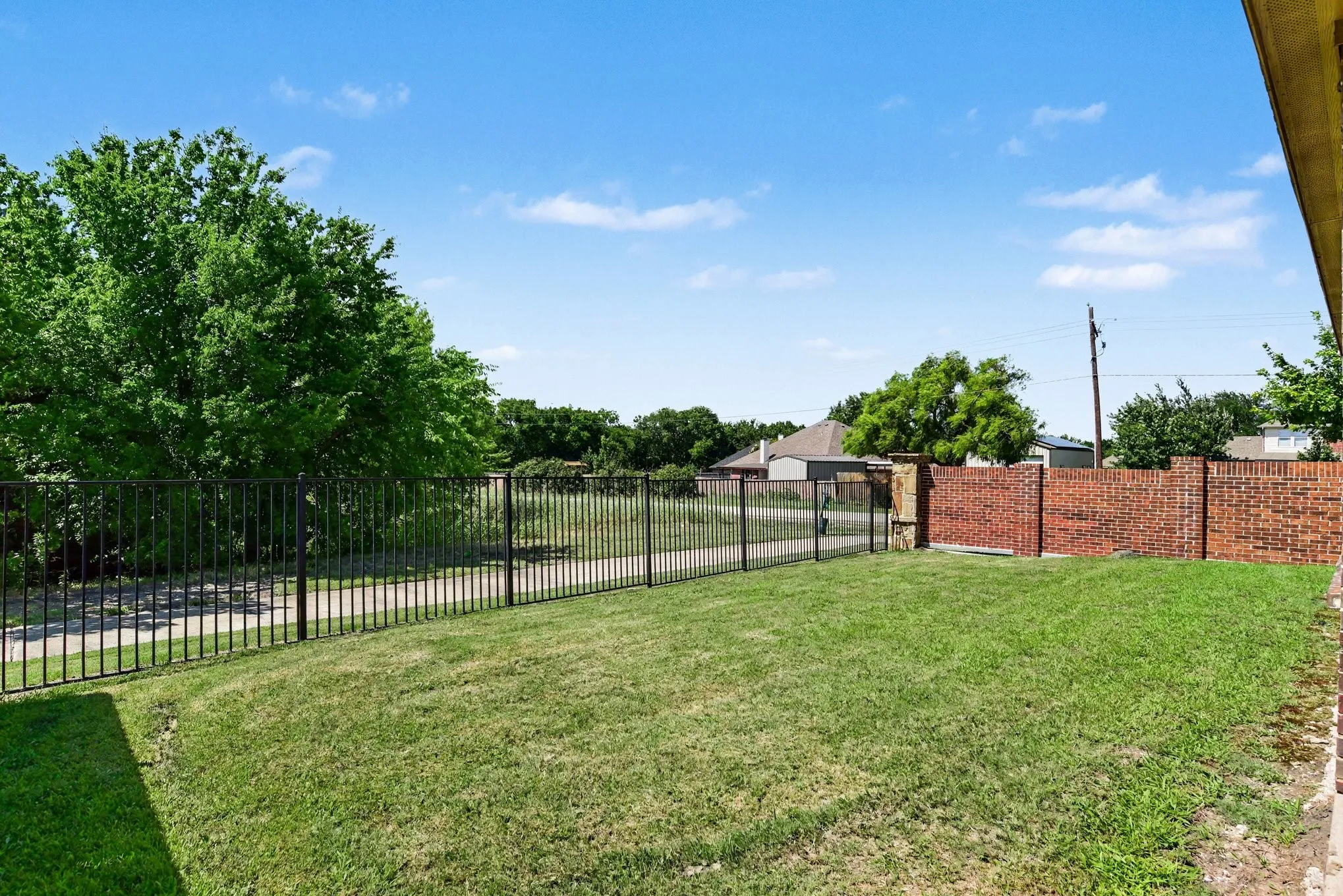 Single Family Residence For Sale in Rockwall County , 506 Robinson Way, Fate, Texas 75189, 5 Bedroom, 4 Bathroom, 2 Garage spaces, 2,969 Sqft, built in 2018, mls#21304369, Real Estate Agent in Fate, Homes For Sale in Rockwall county, Homes For Sale in Fate, Realtor in Fate Texas, Real Estate Brokerage Independent Realty Texas, Luminita Cordes Realtor