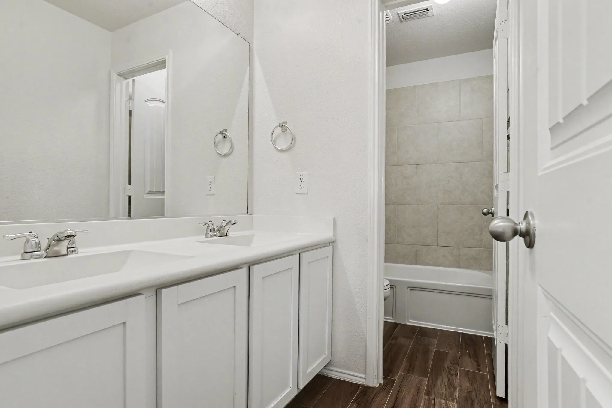 Single Family Residence For Sale in Rockwall County , 506 Robinson Way, Fate, Texas 75189, 5 Bedroom, 4 Bathroom, 2 Garage spaces, 2,969 Sqft, built in 2018, mls#21304369, Real Estate Agent in Fate, Homes For Sale in Rockwall county, Homes For Sale in Fate, Realtor in Fate Texas, Real Estate Brokerage Independent Realty Texas, Luminita Cordes Realtor