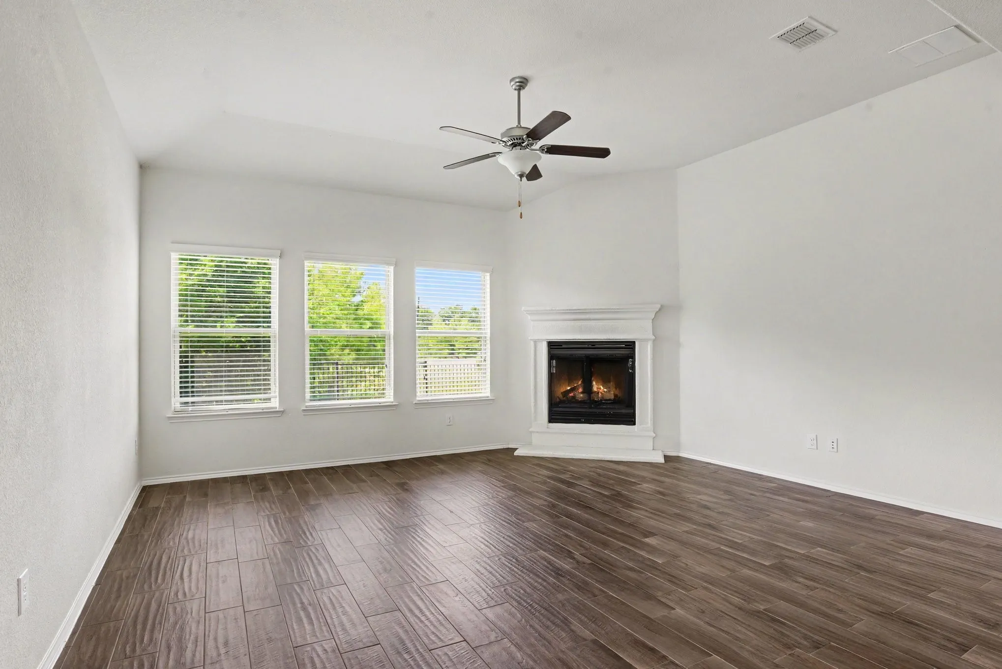 Single Family Residence For Sale in Rockwall County , 506 Robinson Way, Fate, Texas 75189, 5 Bedroom, 4 Bathroom, 2 Garage spaces, 2,969 Sqft, built in 2018, mls#21304369, Real Estate Agent in Fate, Homes For Sale in Rockwall county, Homes For Sale in Fate, Realtor in Fate Texas, Real Estate Brokerage Independent Realty Texas, Luminita Cordes Realtor