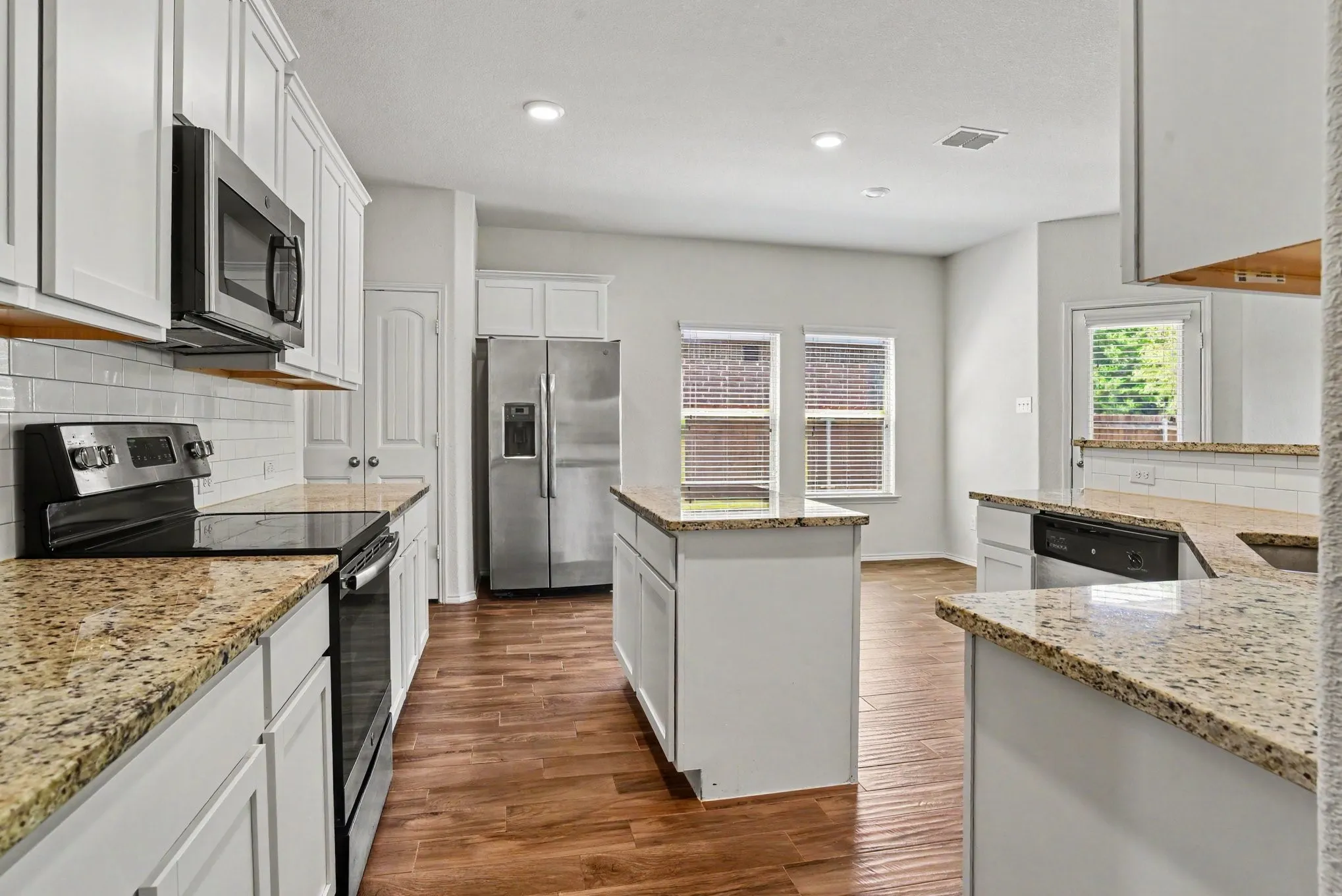 Single Family Residence For Sale in Rockwall County , 506 Robinson Way, Fate, Texas 75189, 5 Bedroom, 4 Bathroom, 2 Garage spaces, 2,969 Sqft, built in 2018, mls#21304369, Real Estate Agent in Fate, Homes For Sale in Rockwall county, Homes For Sale in Fate, Realtor in Fate Texas, Real Estate Brokerage Independent Realty Texas, Luminita Cordes Realtor