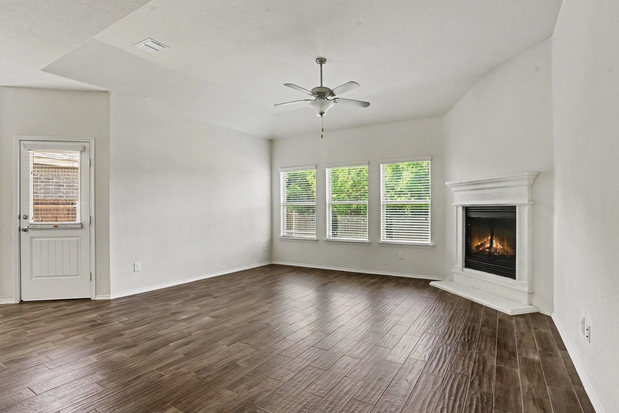 Single Family Residence For Sale in Rockwall County , 506 Robinson Way, Fate, Texas 75189, 5 Bedroom, 4 Bathroom, 2 Garage spaces, 2,969 Sqft, built in 2018, mls#21304369, Real Estate Agent in Fate, Homes For Sale in Rockwall county, Homes For Sale in Fate, Realtor in Fate Texas, Real Estate Brokerage Independent Realty Texas, Luminita Cordes Realtor