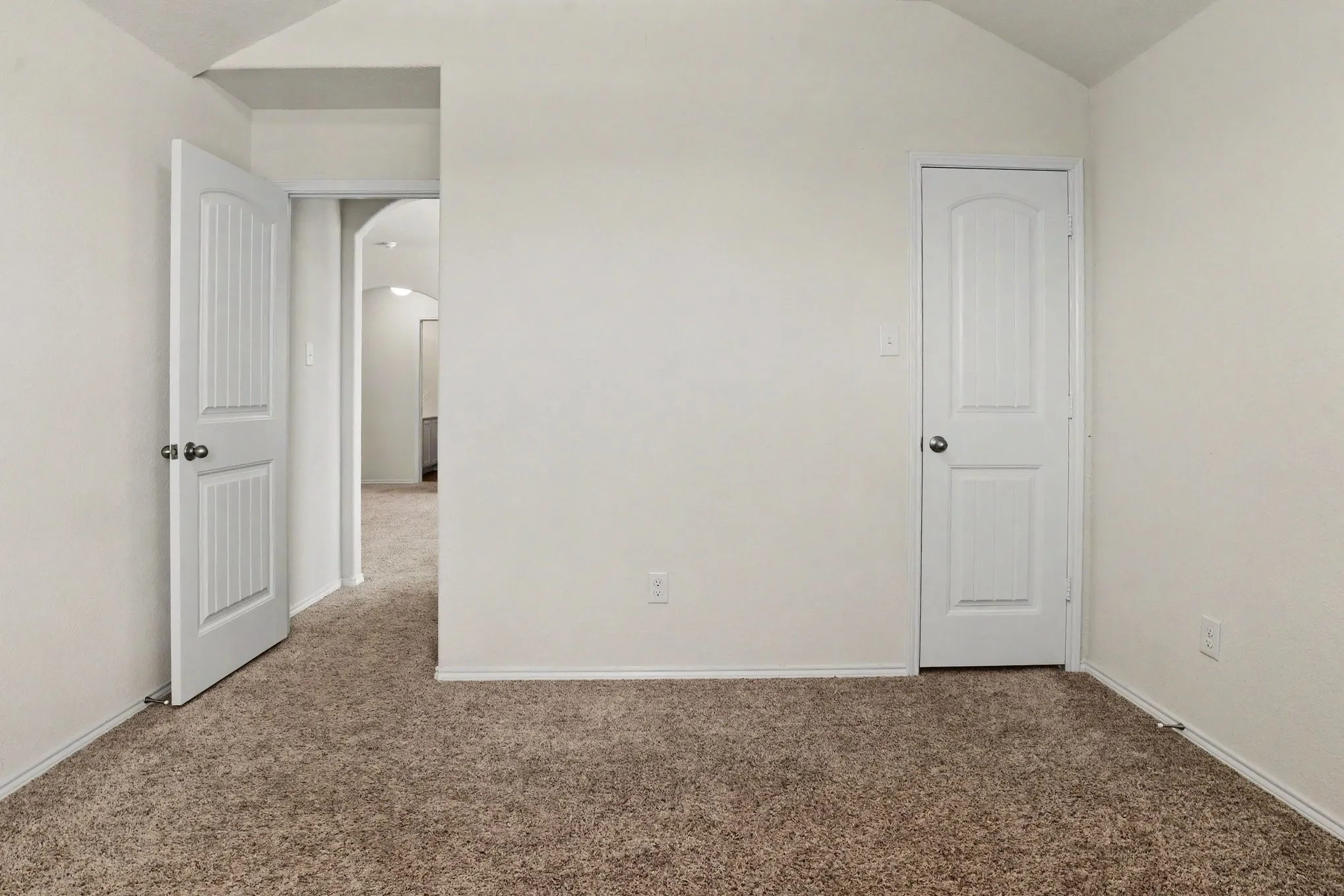 Single Family Residence For Sale in Rockwall County , 506 Robinson Way, Fate, Texas 75189, 5 Bedroom, 4 Bathroom, 2 Garage spaces, 2,969 Sqft, built in 2018, mls#21304369, Real Estate Agent in Fate, Homes For Sale in Rockwall county, Homes For Sale in Fate, Realtor in Fate Texas, Real Estate Brokerage Independent Realty Texas, Luminita Cordes Realtor