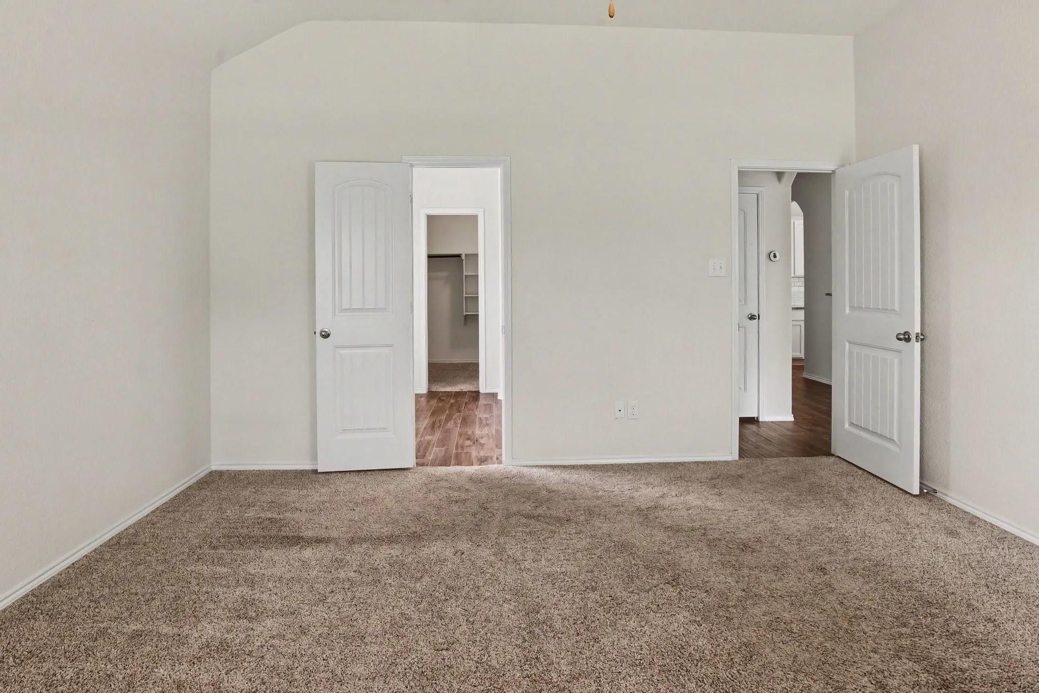 Single Family Residence For Sale in Rockwall County , 506 Robinson Way, Fate, Texas 75189, 5 Bedroom, 4 Bathroom, 2 Garage spaces, 2,969 Sqft, built in 2018, mls#21304369, Real Estate Agent in Fate, Homes For Sale in Rockwall county, Homes For Sale in Fate, Realtor in Fate Texas, Real Estate Brokerage Independent Realty Texas, Luminita Cordes Realtor
