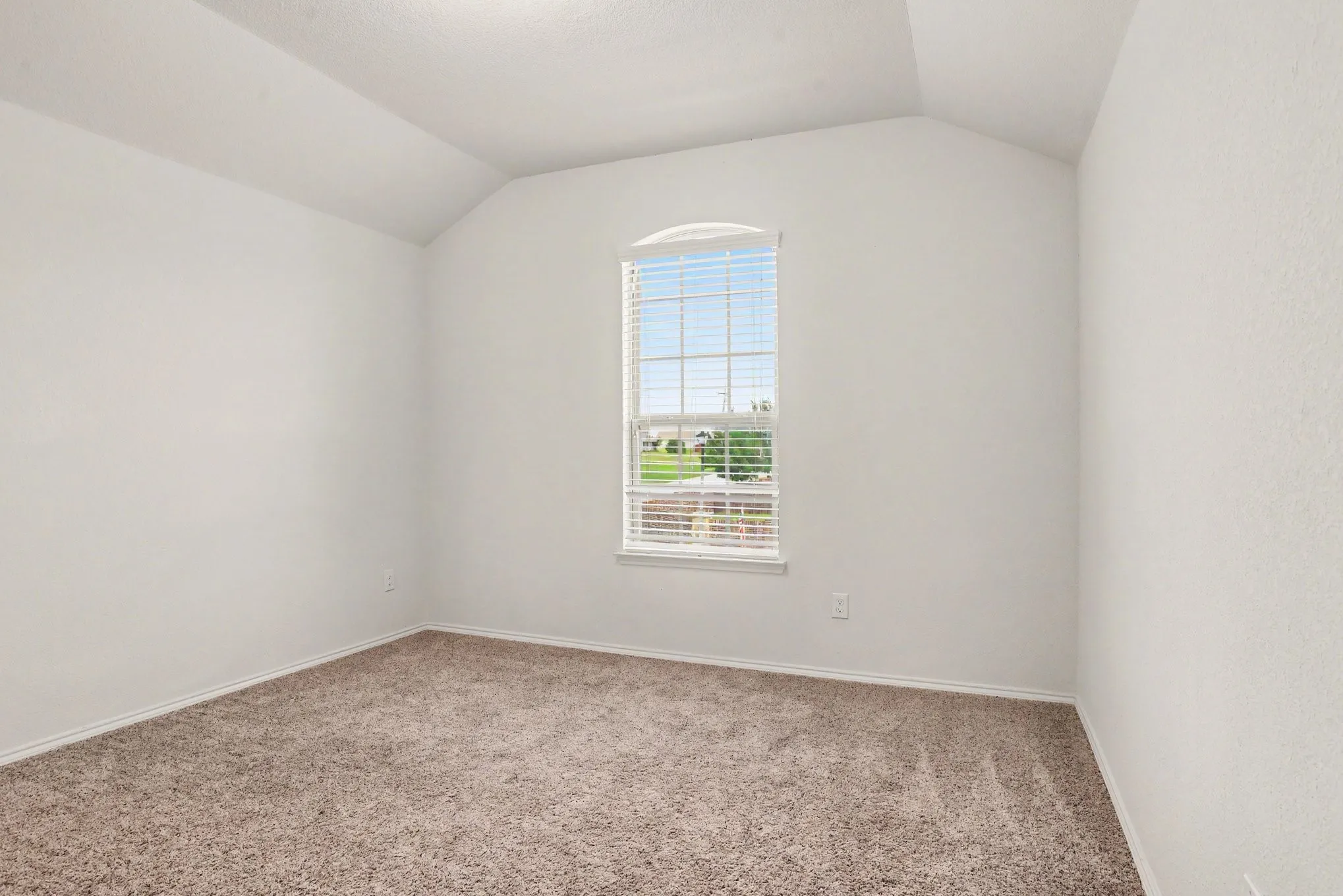 Single Family Residence For Sale in Rockwall County , 506 Robinson Way, Fate, Texas 75189, 5 Bedroom, 4 Bathroom, 2 Garage spaces, 2,969 Sqft, built in 2018, mls#21304369, Real Estate Agent in Fate, Homes For Sale in Rockwall county, Homes For Sale in Fate, Realtor in Fate Texas, Real Estate Brokerage Independent Realty Texas, Luminita Cordes Realtor