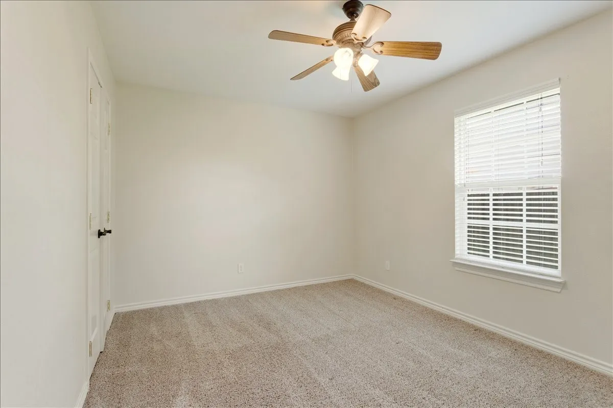 Single Family Residence For Sale in Fannin County , 207 Chaffin Street, Bonham, Texas 75418, 4 Bedroom, 2 Bathroom, Garage spaces, 1,620 Sqft, built in 2009, mls#21306027, Real Estate Agent in Bonham, Homes For Sale in Fannin county, Homes For Sale in Bonham, Realtor in Bonham Texas, Real Estate Brokerage Independent Realty Texas, Luminita Cordes Realtor