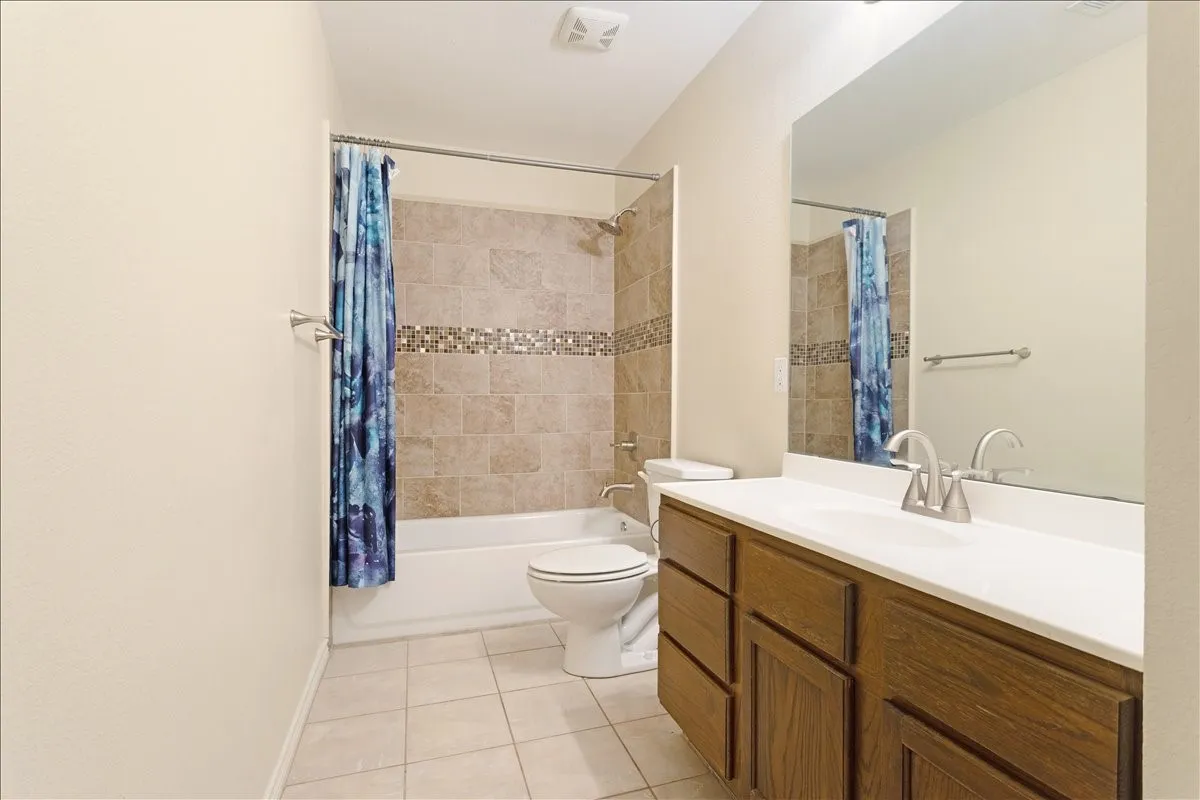 Single Family Residence For Sale in Fannin County , 207 Chaffin Street, Bonham, Texas 75418, 4 Bedroom, 2 Bathroom, Garage spaces, 1,620 Sqft, built in 2009, mls#21306027, Real Estate Agent in Bonham, Homes For Sale in Fannin county, Homes For Sale in Bonham, Realtor in Bonham Texas, Real Estate Brokerage Independent Realty Texas, Luminita Cordes Realtor