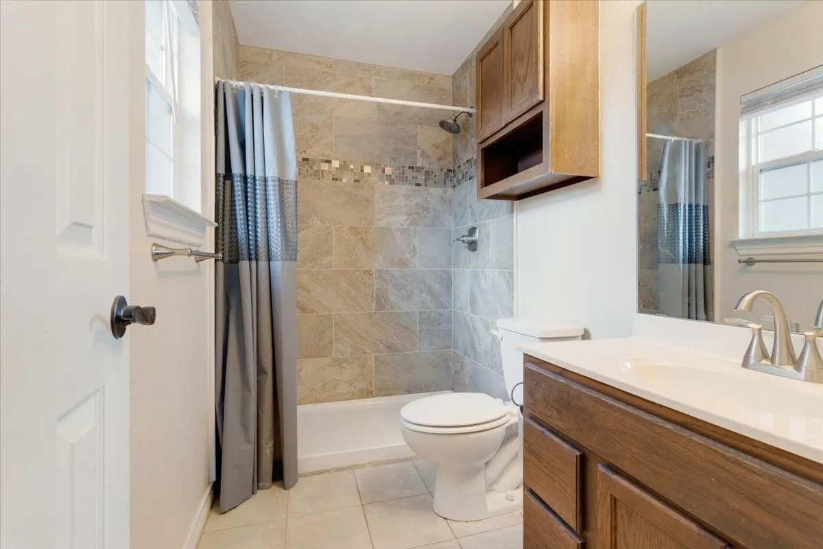 Single Family Residence For Sale in Fannin County , 207 Chaffin Street, Bonham, Texas 75418, 4 Bedroom, 2 Bathroom, Garage spaces, 1,620 Sqft, built in 2009, mls#21306027, Real Estate Agent in Bonham, Homes For Sale in Fannin county, Homes For Sale in Bonham, Realtor in Bonham Texas, Real Estate Brokerage Independent Realty Texas, Luminita Cordes Realtor