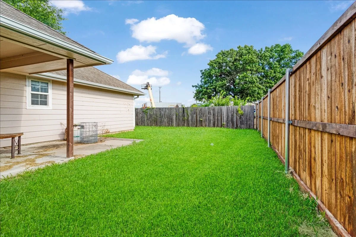 Single Family Residence For Sale in Fannin County , 207 Chaffin Street, Bonham, Texas 75418, 4 Bedroom, 2 Bathroom, Garage spaces, 1,620 Sqft, built in 2009, mls#21306027, Real Estate Agent in Bonham, Homes For Sale in Fannin county, Homes For Sale in Bonham, Realtor in Bonham Texas, Real Estate Brokerage Independent Realty Texas, Luminita Cordes Realtor