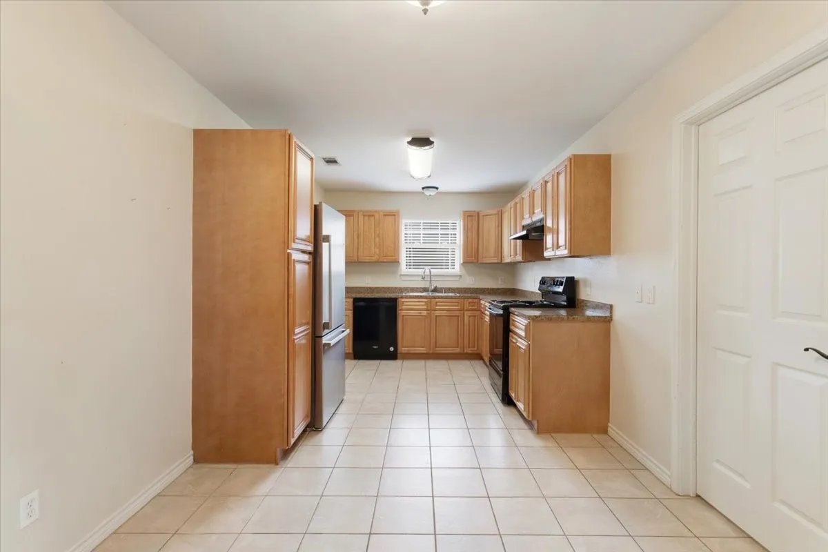 Single Family Residence For Sale in Fannin County , 207 Chaffin Street, Bonham, Texas 75418, 4 Bedroom, 2 Bathroom, Garage spaces, 1,620 Sqft, built in 2009, mls#21306027, Real Estate Agent in Bonham, Homes For Sale in Fannin county, Homes For Sale in Bonham, Realtor in Bonham Texas, Real Estate Brokerage Independent Realty Texas, Luminita Cordes Realtor