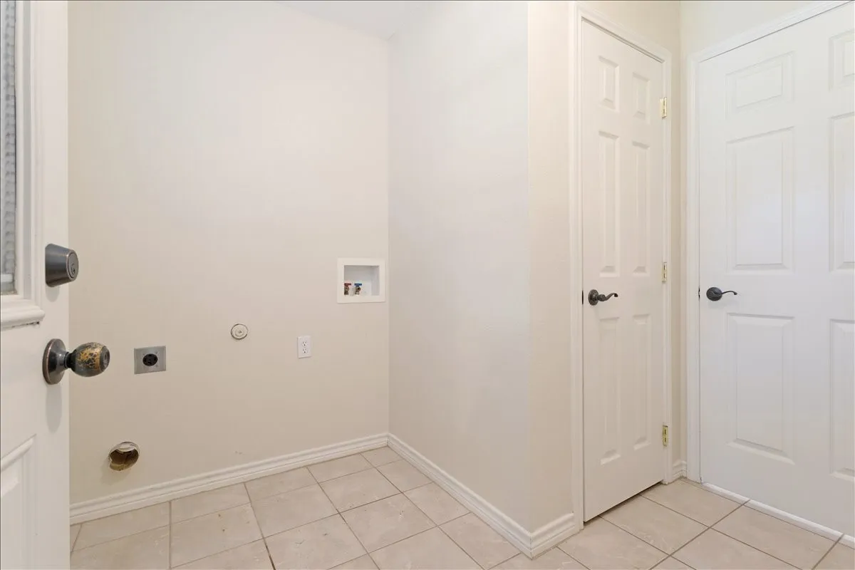 Single Family Residence For Sale in Fannin County , 207 Chaffin Street, Bonham, Texas 75418, 4 Bedroom, 2 Bathroom, Garage spaces, 1,620 Sqft, built in 2009, mls#21306027, Real Estate Agent in Bonham, Homes For Sale in Fannin county, Homes For Sale in Bonham, Realtor in Bonham Texas, Real Estate Brokerage Independent Realty Texas, Luminita Cordes Realtor