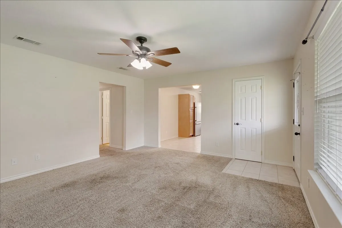Single Family Residence For Sale in Fannin County , 207 Chaffin Street, Bonham, Texas 75418, 4 Bedroom, 2 Bathroom, Garage spaces, 1,620 Sqft, built in 2009, mls#21306027, Real Estate Agent in Bonham, Homes For Sale in Fannin county, Homes For Sale in Bonham, Realtor in Bonham Texas, Real Estate Brokerage Independent Realty Texas, Luminita Cordes Realtor