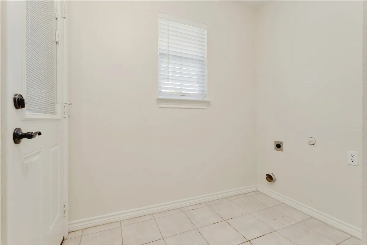 Single Family Residence For Sale in Fannin County , 207 Chaffin Street, Bonham, Texas 75418, 4 Bedroom, 2 Bathroom, Garage spaces, 1,620 Sqft, built in 2009, mls#21306027, Real Estate Agent in Bonham, Homes For Sale in Fannin county, Homes For Sale in Bonham, Realtor in Bonham Texas, Real Estate Brokerage Independent Realty Texas, Luminita Cordes Realtor