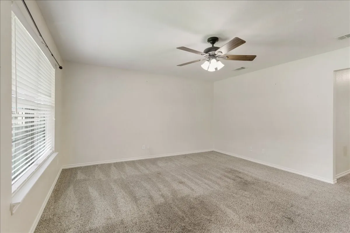 Single Family Residence For Sale in Fannin County , 207 Chaffin Street, Bonham, Texas 75418, 4 Bedroom, 2 Bathroom, Garage spaces, 1,620 Sqft, built in 2009, mls#21306027, Real Estate Agent in Bonham, Homes For Sale in Fannin county, Homes For Sale in Bonham, Realtor in Bonham Texas, Real Estate Brokerage Independent Realty Texas, Luminita Cordes Realtor