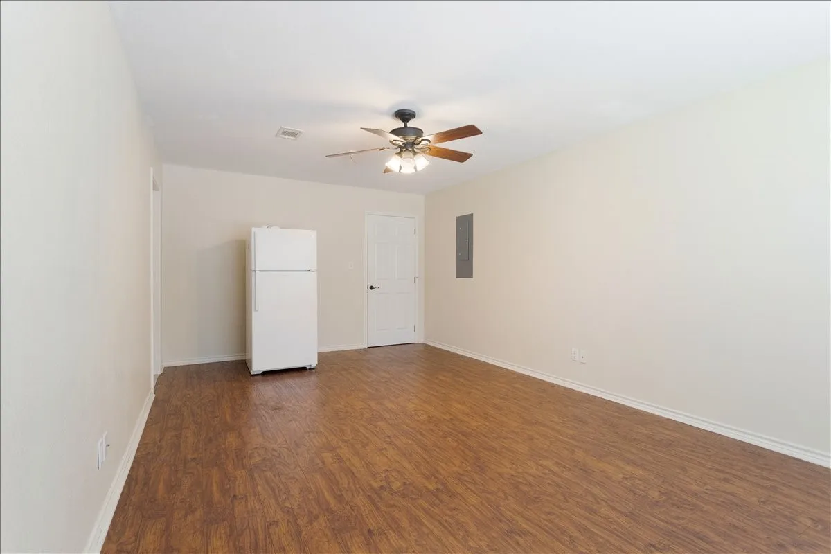 Single Family Residence For Sale in Fannin County , 207 Chaffin Street, Bonham, Texas 75418, 4 Bedroom, 2 Bathroom, Garage spaces, 1,620 Sqft, built in 2009, mls#21306027, Real Estate Agent in Bonham, Homes For Sale in Fannin county, Homes For Sale in Bonham, Realtor in Bonham Texas, Real Estate Brokerage Independent Realty Texas, Luminita Cordes Realtor
