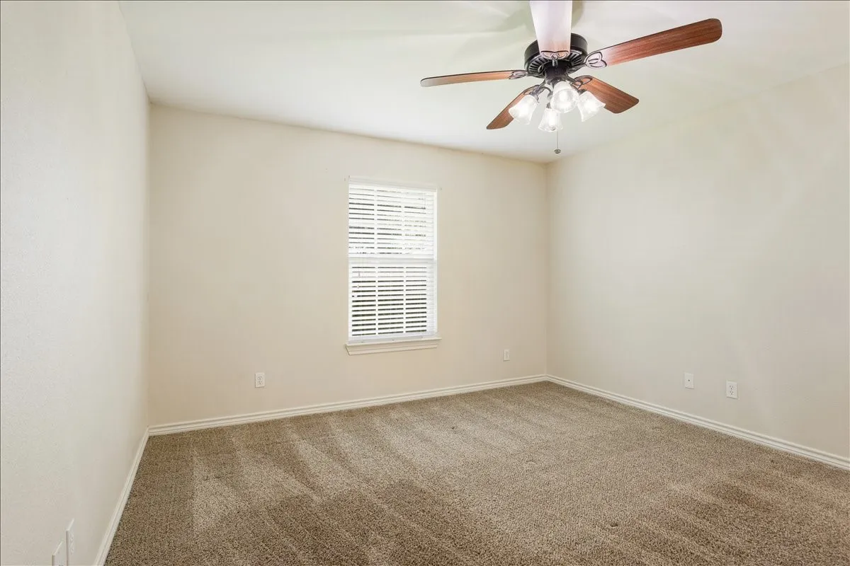 Single Family Residence For Sale in Fannin County , 207 Chaffin Street, Bonham, Texas 75418, 4 Bedroom, 2 Bathroom, Garage spaces, 1,620 Sqft, built in 2009, mls#21306027, Real Estate Agent in Bonham, Homes For Sale in Fannin county, Homes For Sale in Bonham, Realtor in Bonham Texas, Real Estate Brokerage Independent Realty Texas, Luminita Cordes Realtor