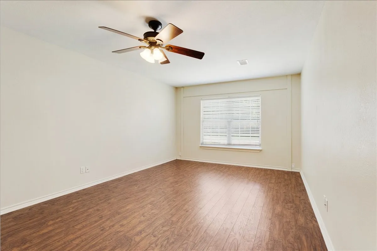 Single Family Residence For Sale in Fannin County , 207 Chaffin Street, Bonham, Texas 75418, 4 Bedroom, 2 Bathroom, Garage spaces, 1,620 Sqft, built in 2009, mls#21306027, Real Estate Agent in Bonham, Homes For Sale in Fannin county, Homes For Sale in Bonham, Realtor in Bonham Texas, Real Estate Brokerage Independent Realty Texas, Luminita Cordes Realtor