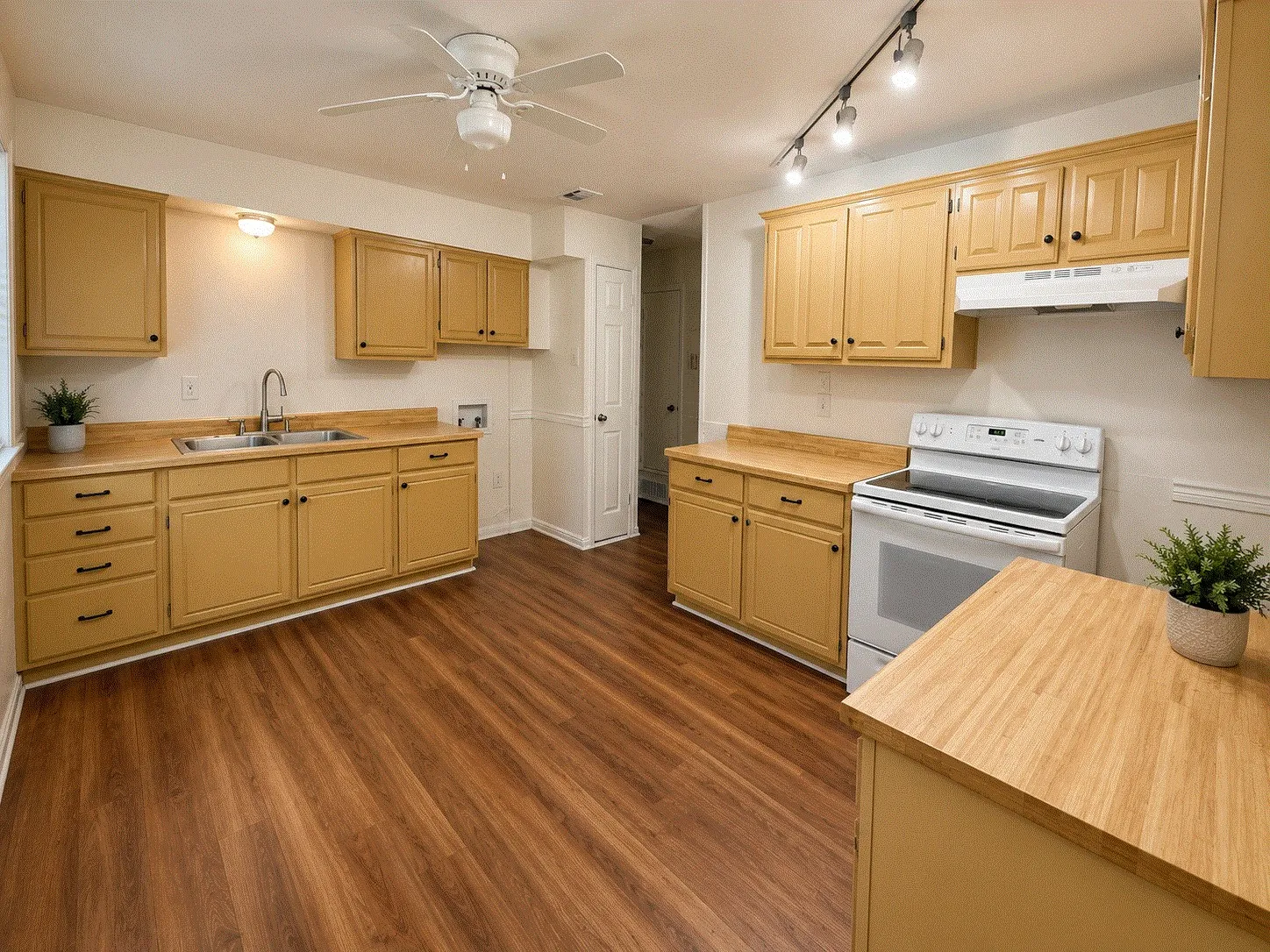 Single Family Residence For Sale in Dallas County , 1315 Athens Drive, Mesquite, Texas 75149, 3 Bedroom, 1 Bathroom, Garage spaces, 1,392 Sqft, built in 1961, Price $197,500, mls#21306304, Real Estate Agent in Mesquite, Homes For Sale in Dallas county, Homes For Sale in Mesquite, Realtor in Mesquite Texas, Real Estate Brokerage Independent Realty Texas, Luminita Cordes Realtor