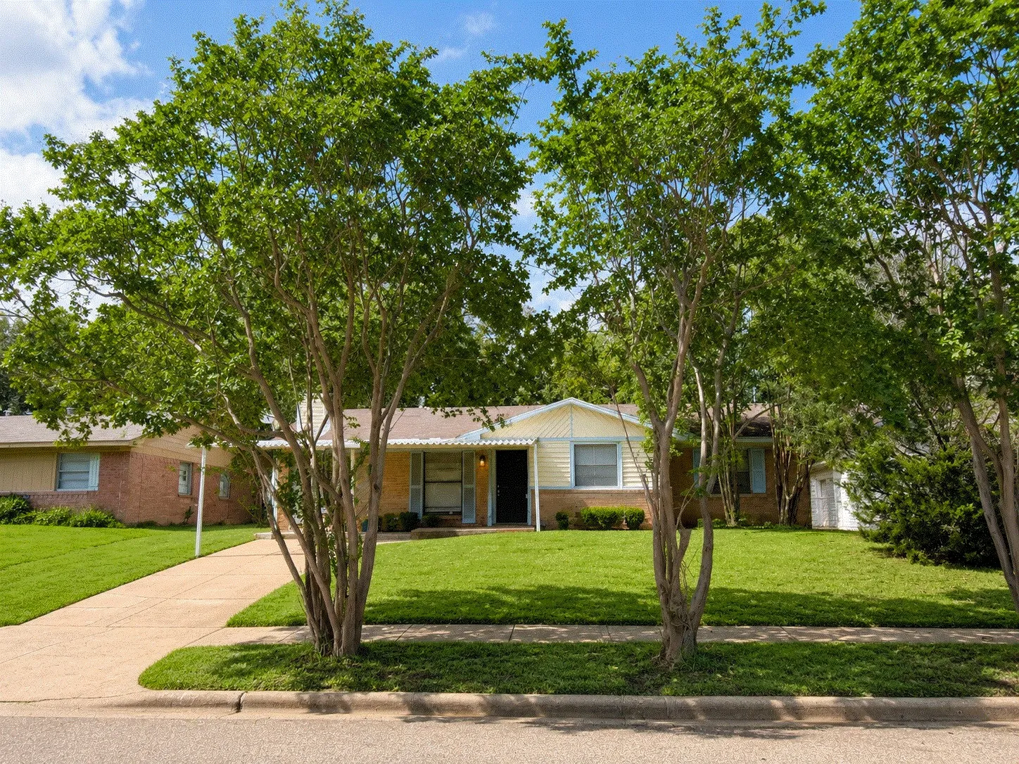 Single Family Residence For Sale in Dallas County , 1315 Athens Drive, Mesquite, Texas 75149, 3 Bedroom, 1 Bathroom, Garage spaces, 1,392 Sqft, built in 1961, Price $197,500, mls#21306304, Real Estate Agent in Mesquite, Homes For Sale in Dallas county, Homes For Sale in Mesquite, Realtor in Mesquite Texas, Real Estate Brokerage Independent Realty Texas, Luminita Cordes Realtor