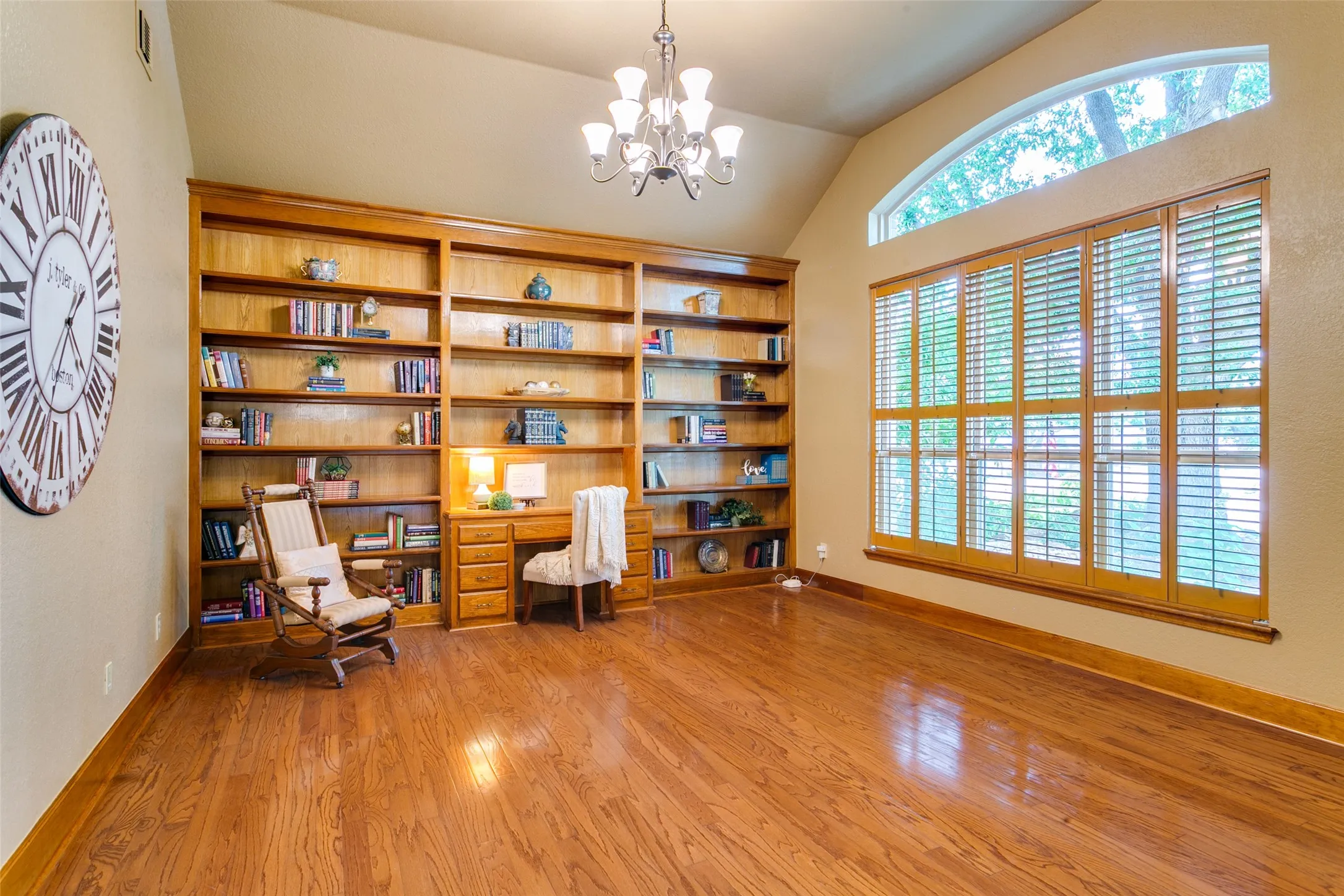 Who wouldn't love a library like this?