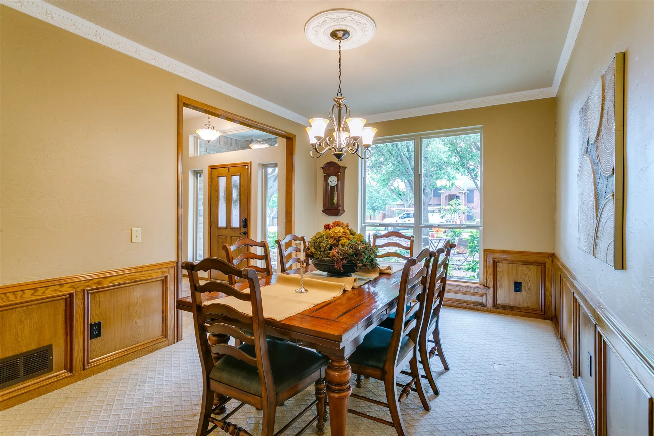 A dining room that feels both comfortable and inviting